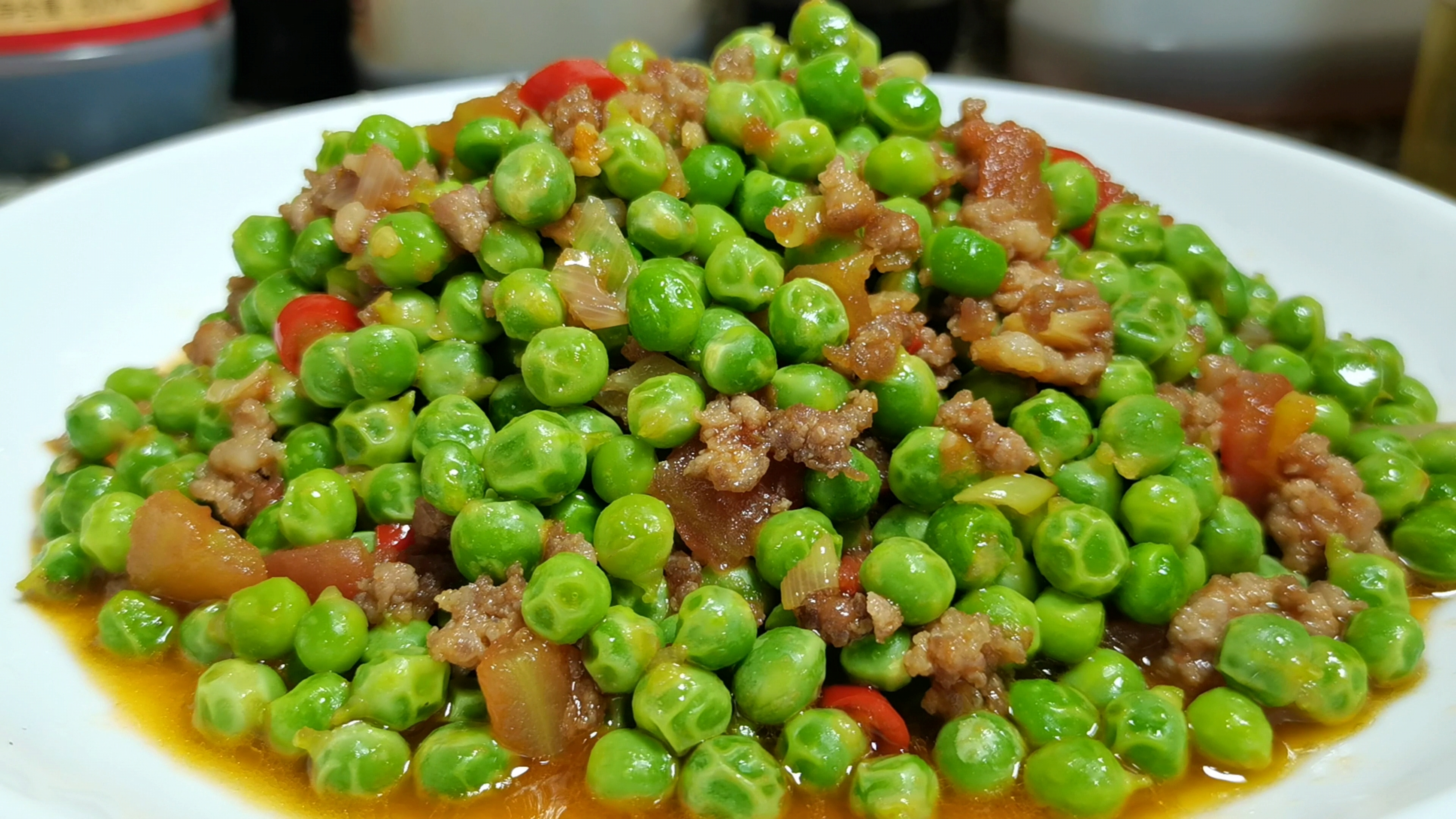 豌豆炒肉末怎么做好吃,加半个西红柿进去试试,味道立马不一样