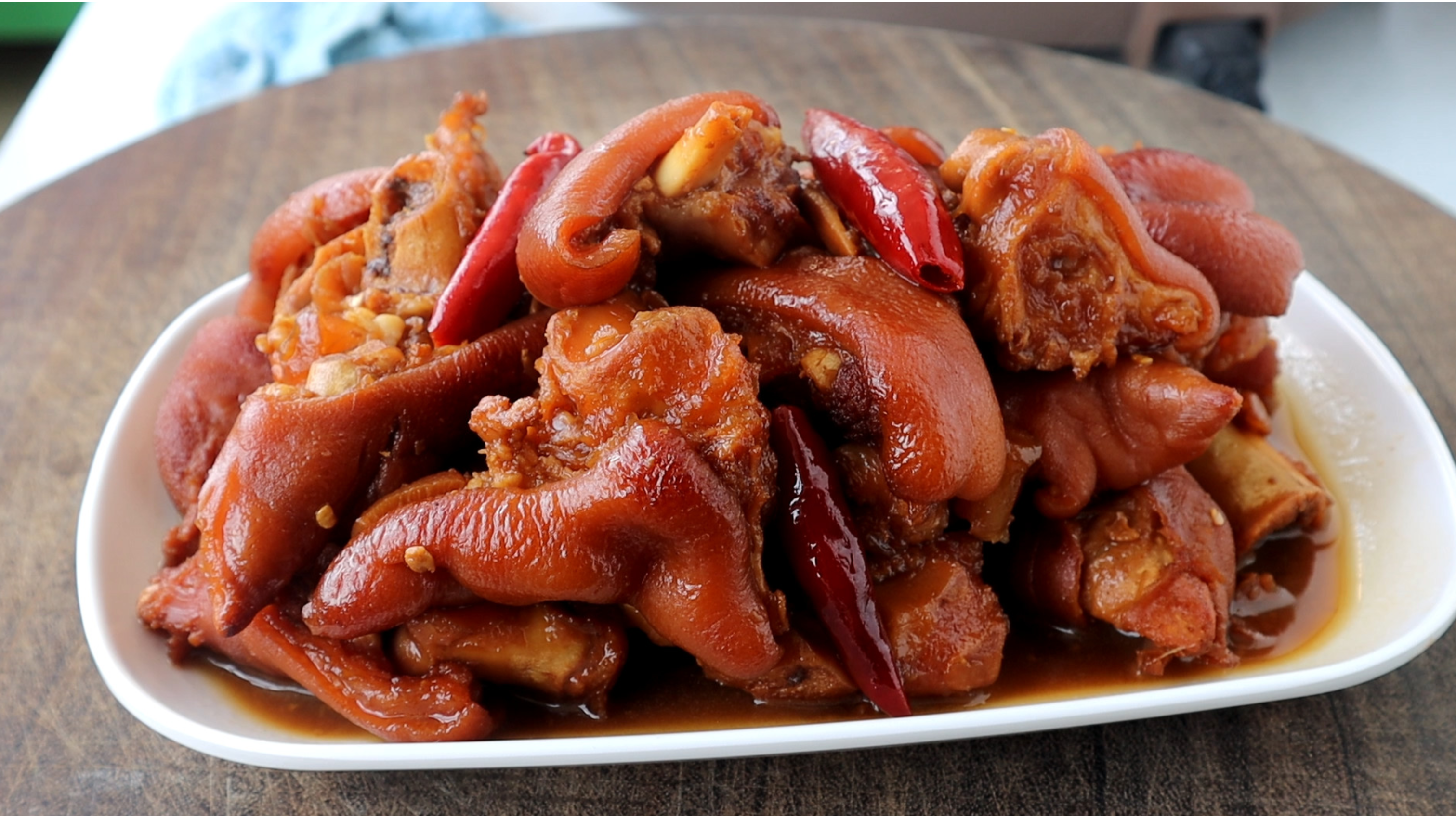 教你猪蹄最好吃的做法，酱香浓郁，好吃无腥味，真解馋