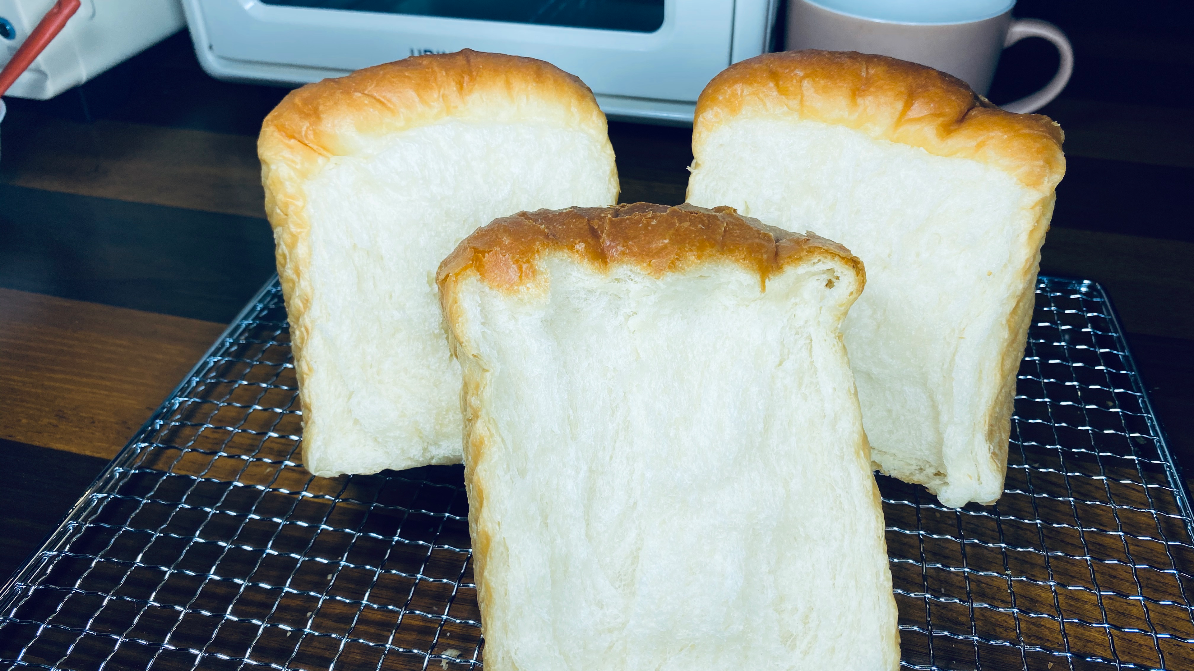 不用厨师机不用费劲揉面,一样能做出这样极致细腻绵软的日式吐司