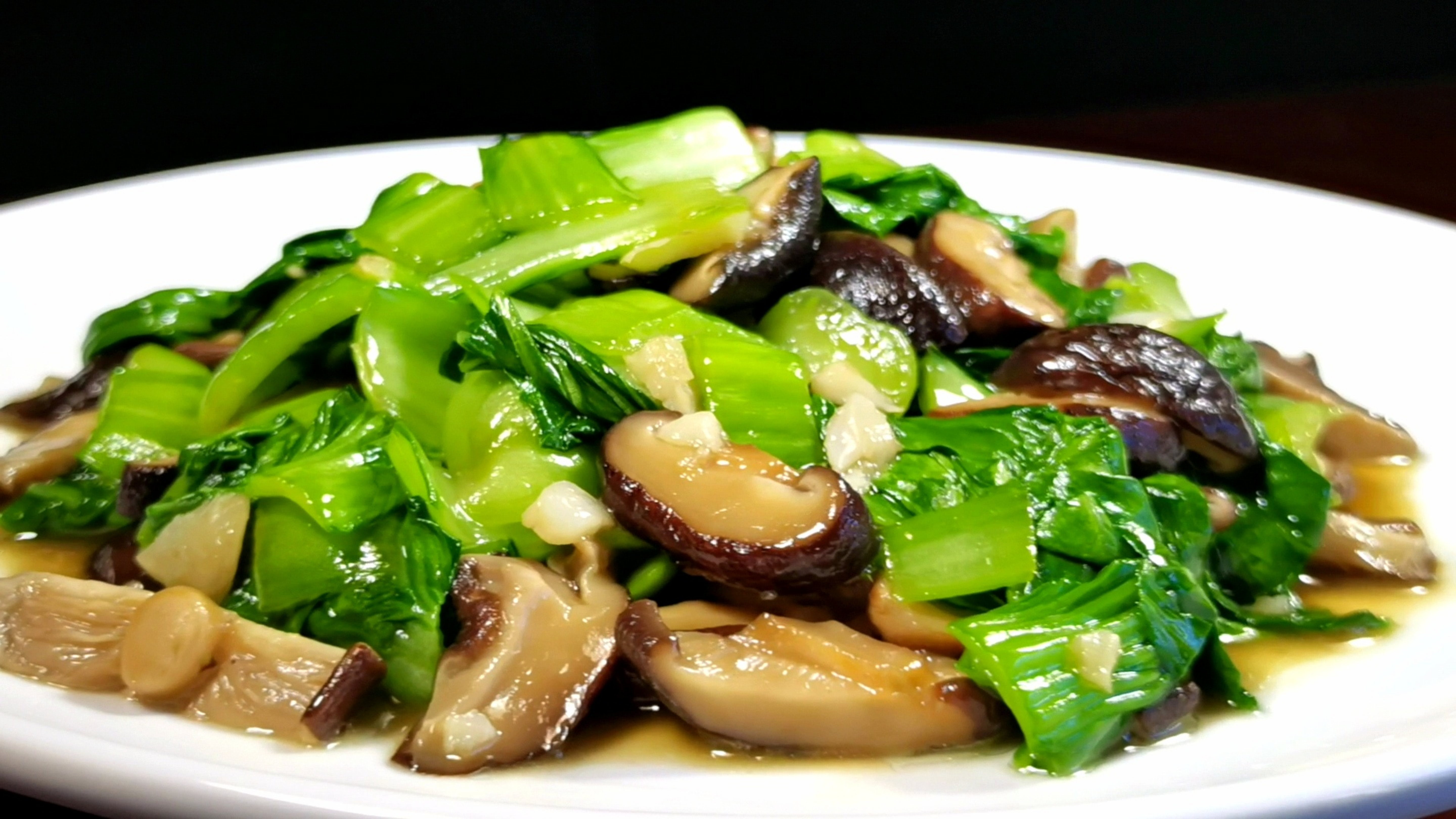 香菇炒青菜怎么做好吃,大厨教你家常做法,清淡营养,好吃又下饭