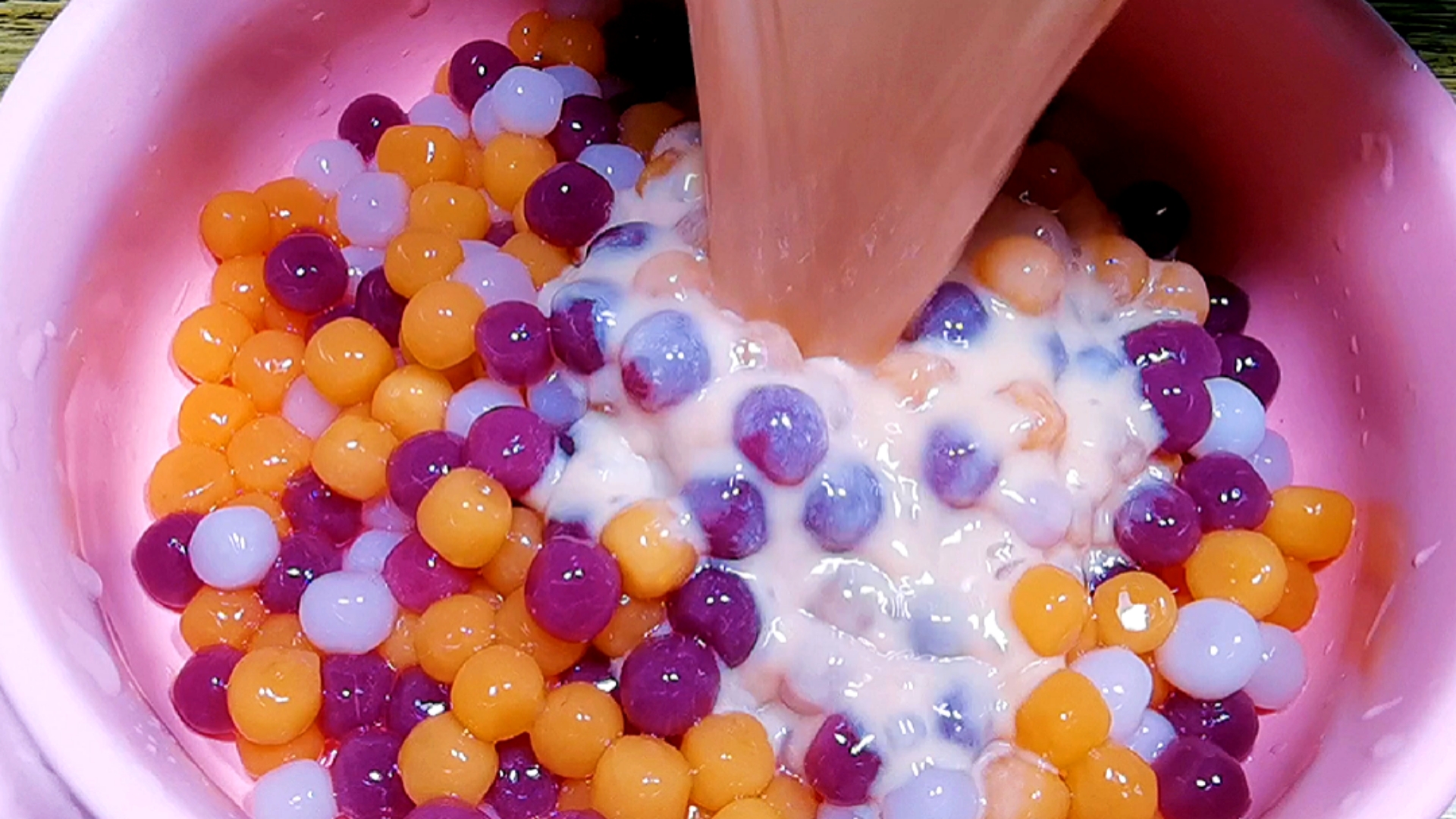 在家自制芋圆焦糖奶茶,味道跟奶茶店一样一样的