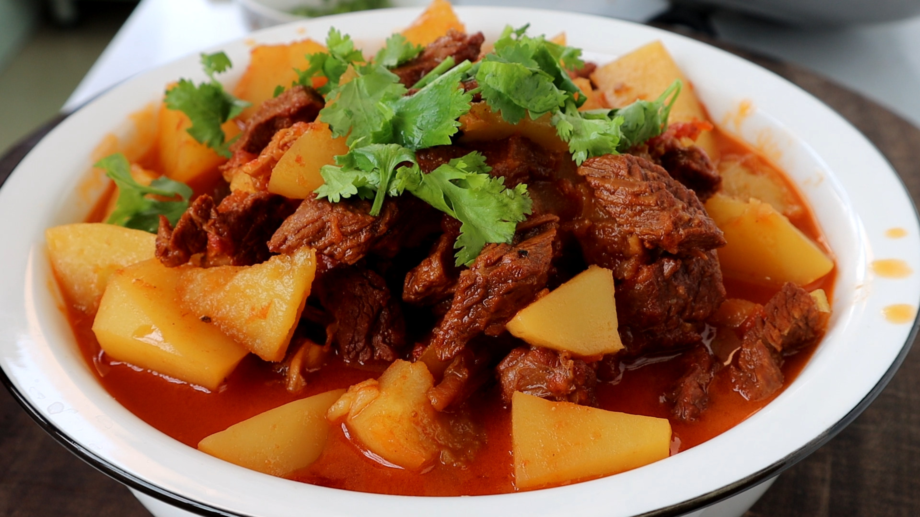 难怪酒店的炖牛腩那么好吃，原来技巧这么简单，学会给家人露一手