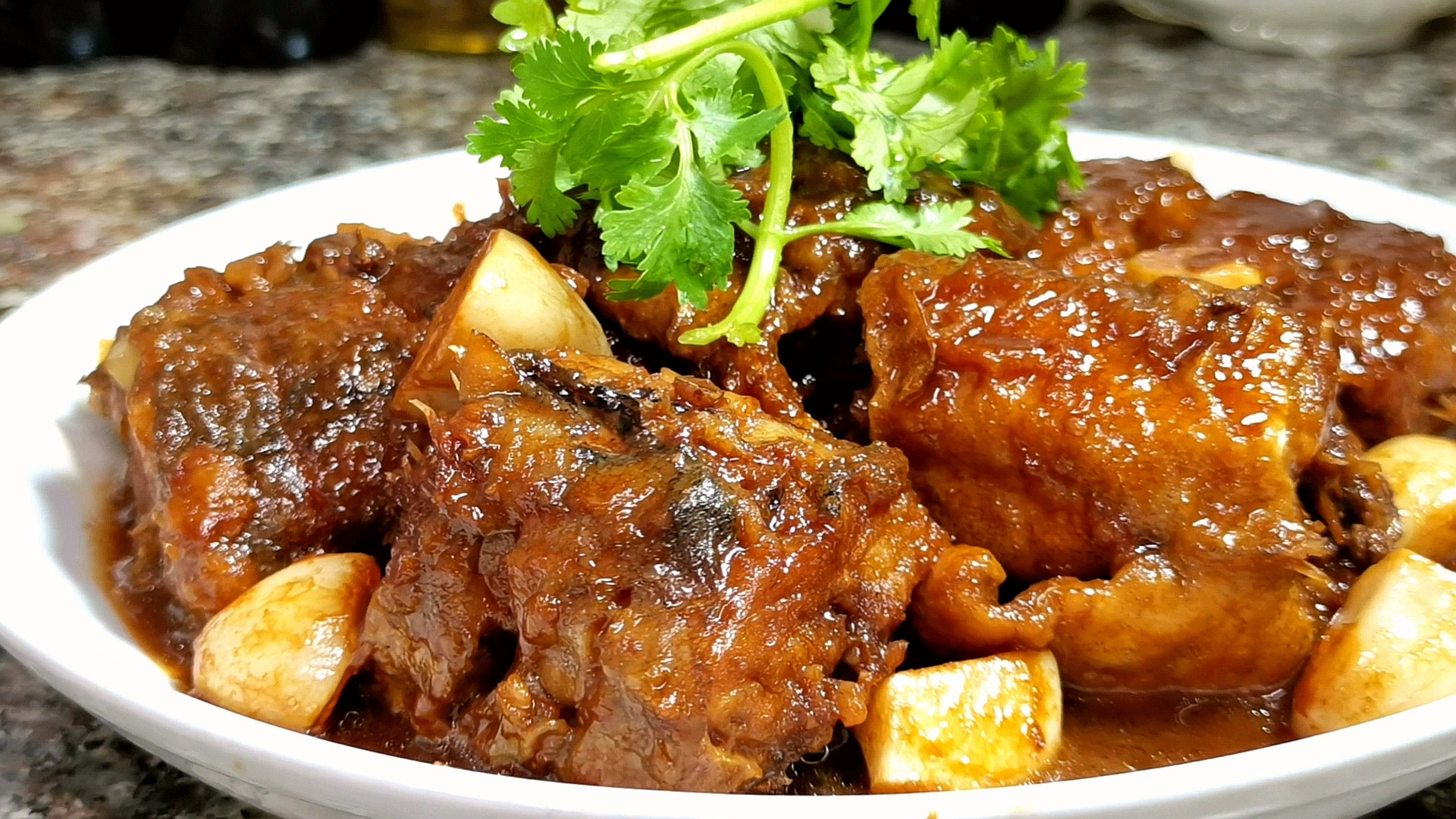 超市里买的冻鳕鱼怎么做好吃,大厨教你家常红烧鳕鱼,简单又好吃