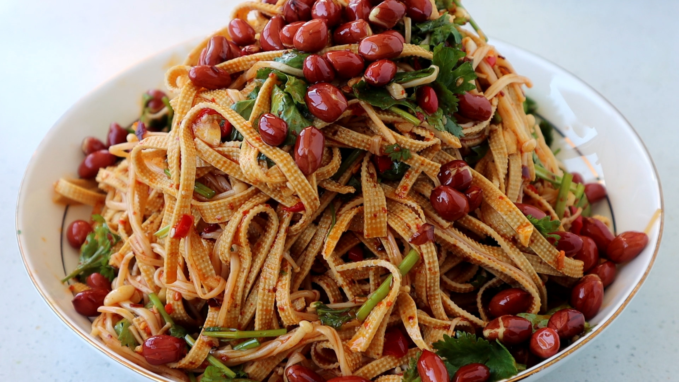 饭店的凉拌豆腐皮为什么那么好吃，原来做法有诀窍，3分钟就学会