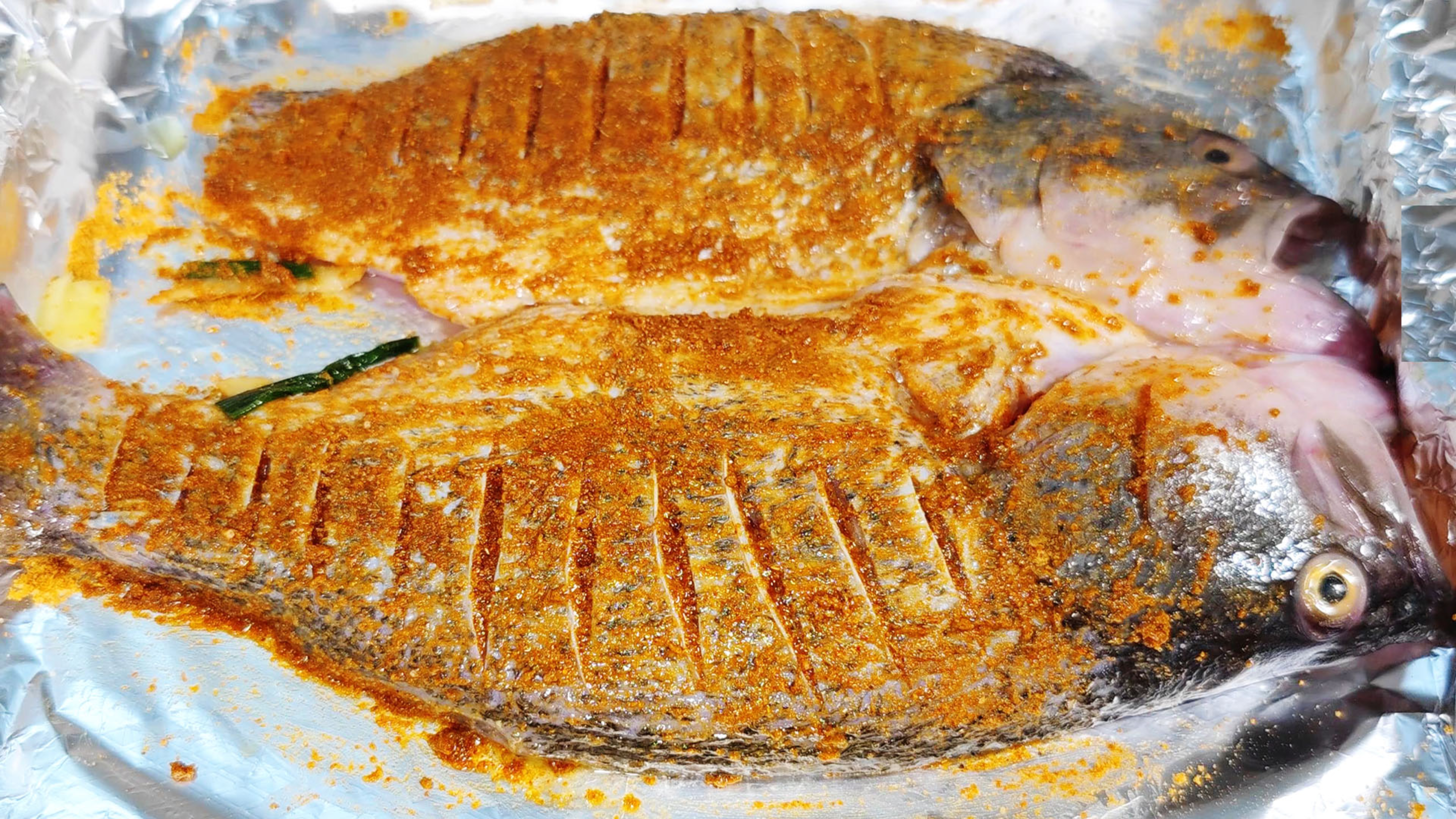 烤鱼原来这么简单,大厨教你诀窍,鱼肉鲜嫩入味,香辣过瘾真好吃