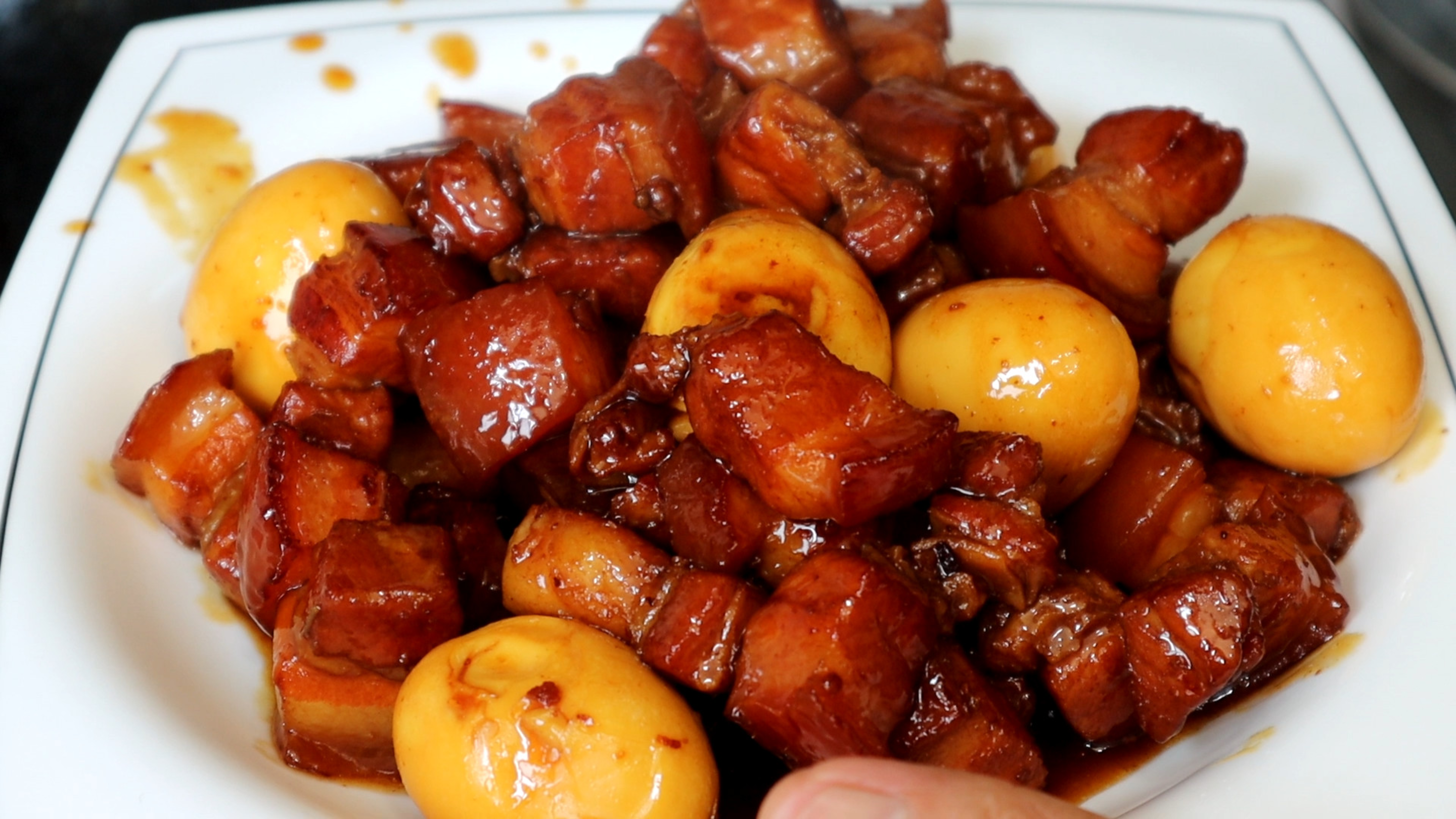 这才是红烧肉的正宗做法，教你一招，肥而不腻，超下饭