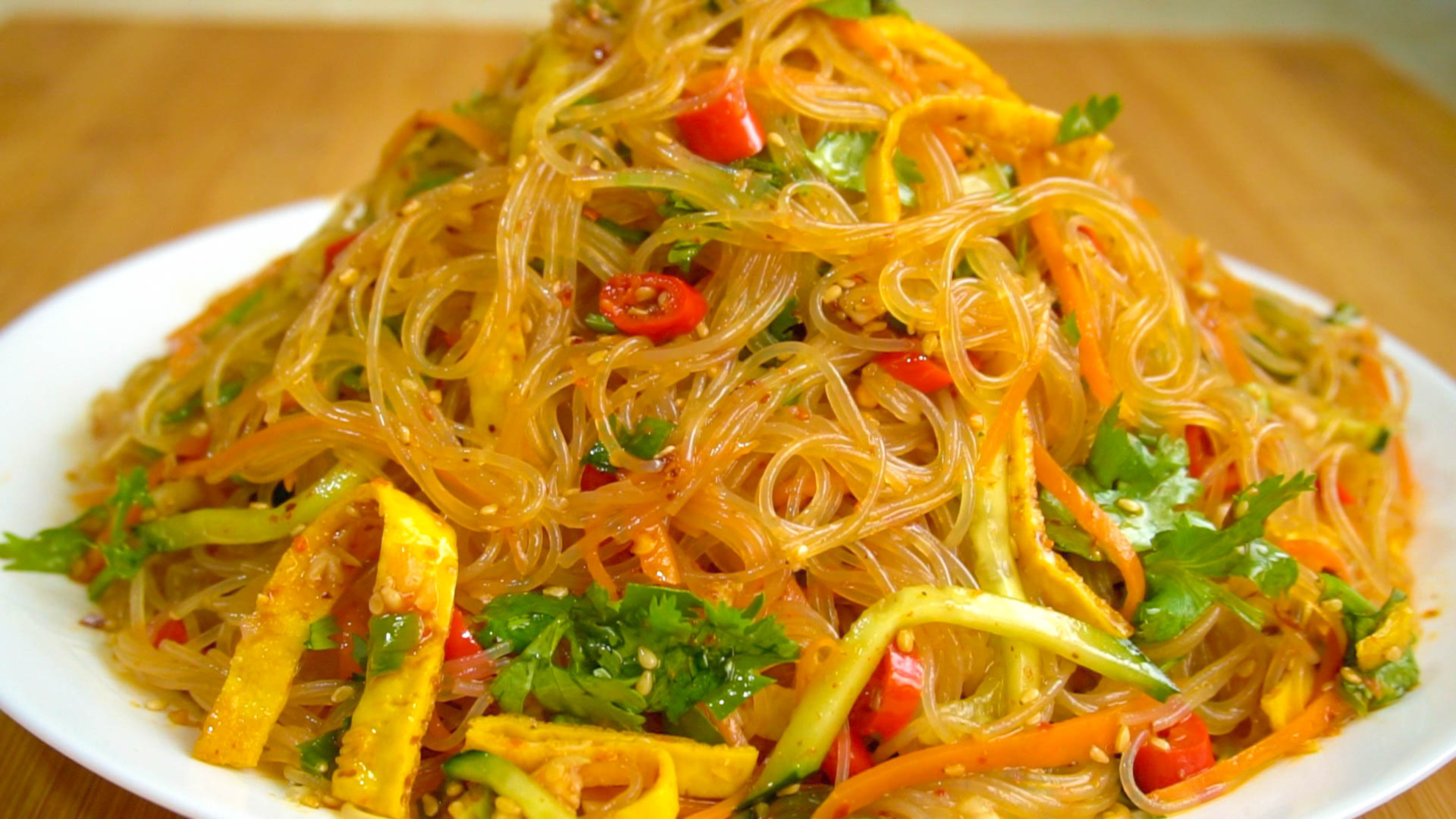 天太热没胃口，试试这盘拌粉丝，爽口开胃不粘连，一天一盘也不腻