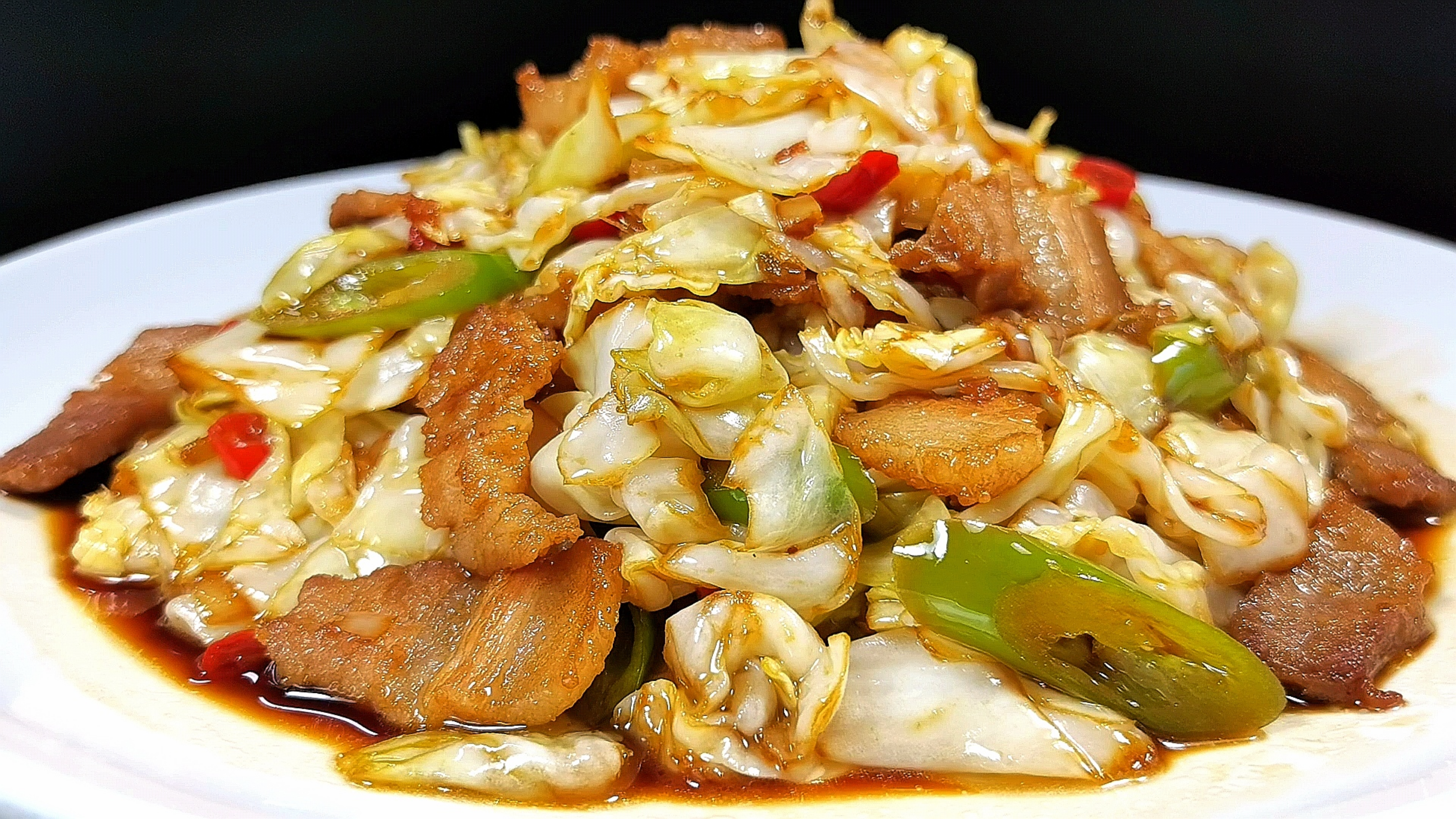 天热没胃口,试试这道酸包菜炒肉,酸辣开胃,还特别脆