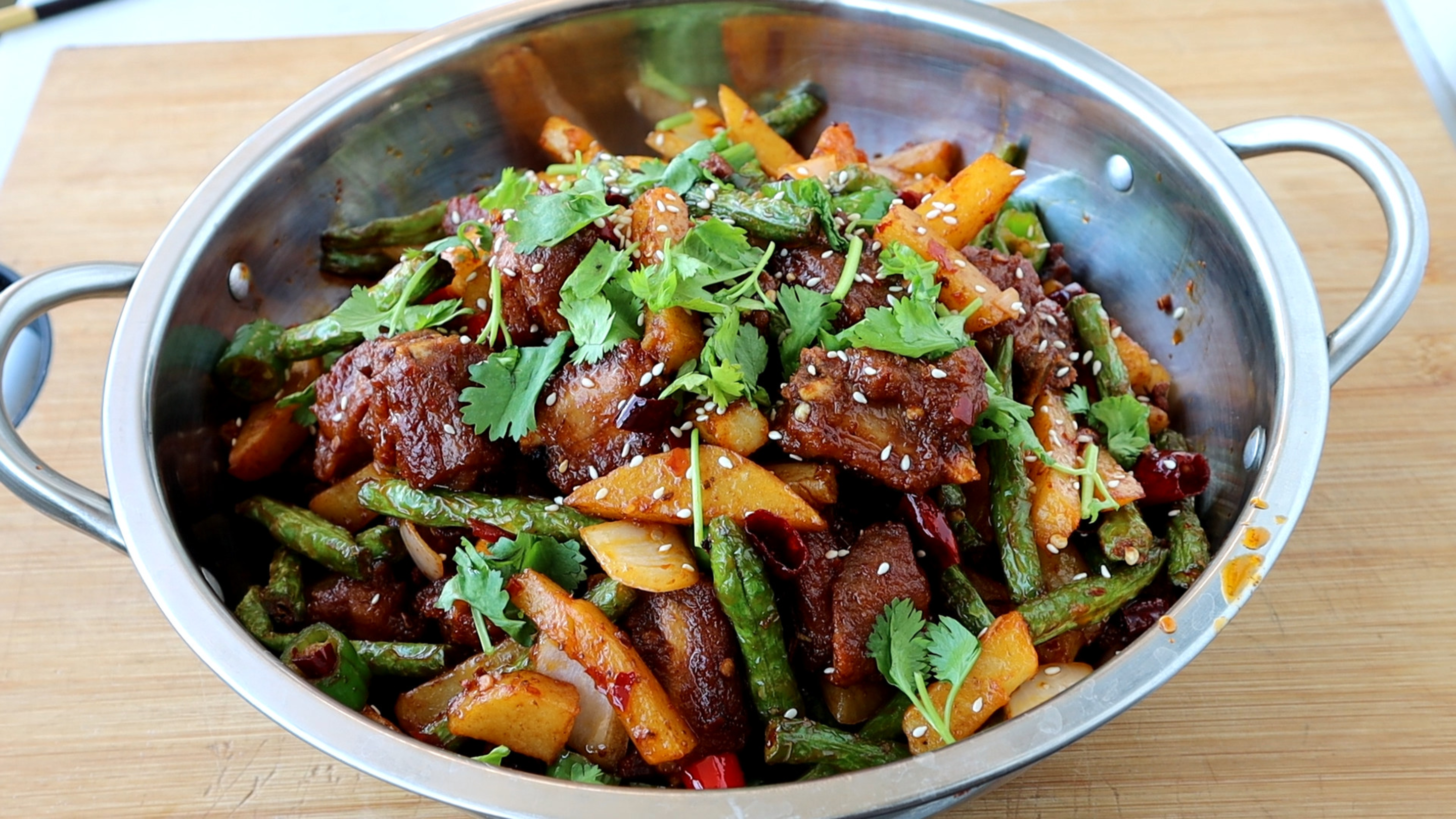 干锅排骨怎么做才好吃，做法和诀窍全都告诉你，一做一大盆不够吃