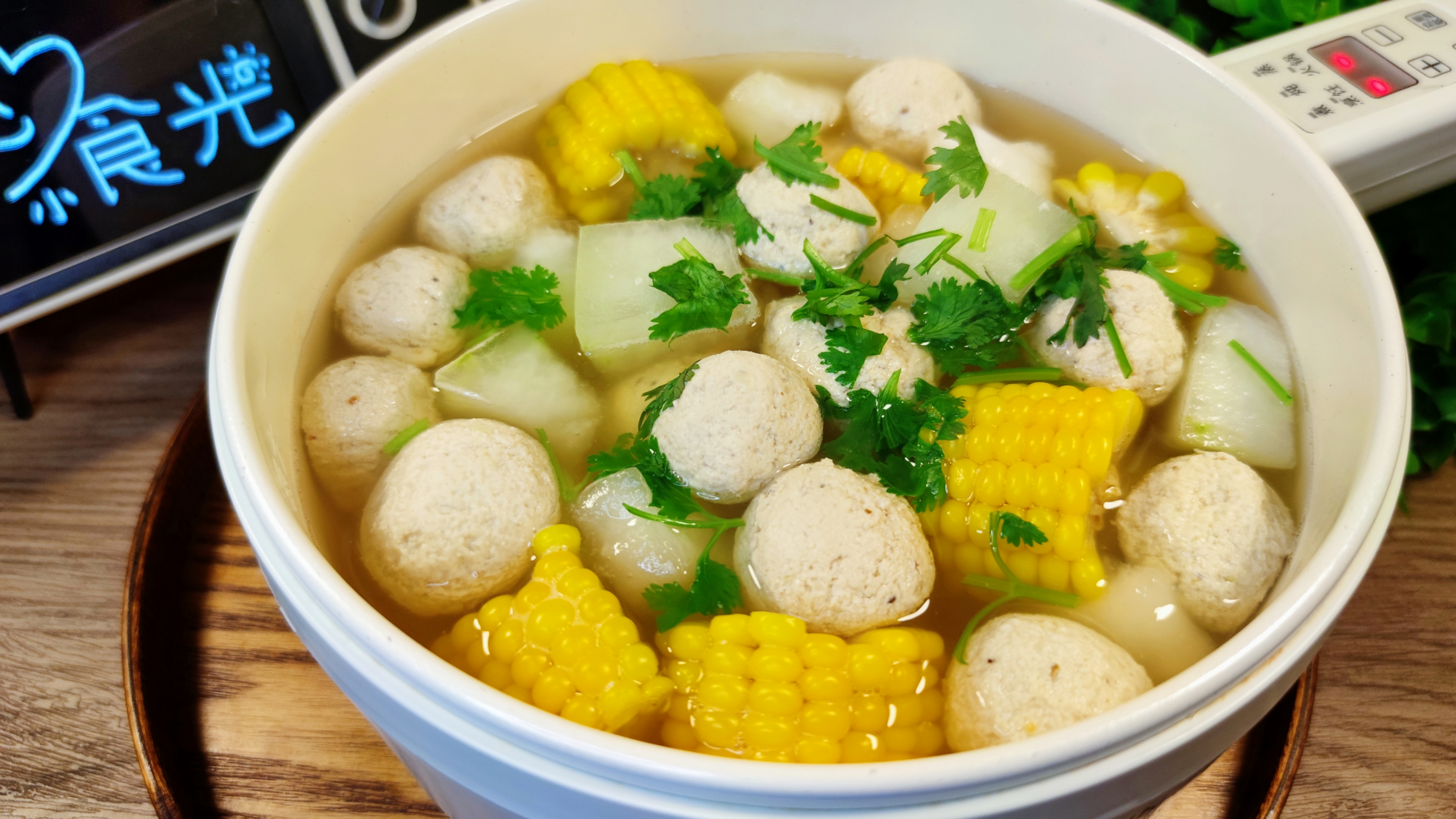 冬瓜鸡肉丸子汤这样做，鲜香味美低卡又饱腹，吃饱也能瘦的减脂餐