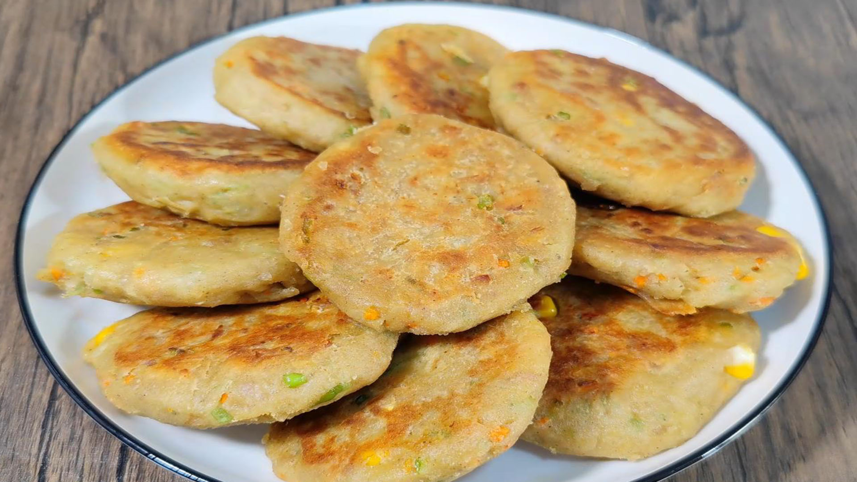 土豆饼这样做法太好吃了,外酥里嫩香甜软糯,大人小孩都喜欢吃