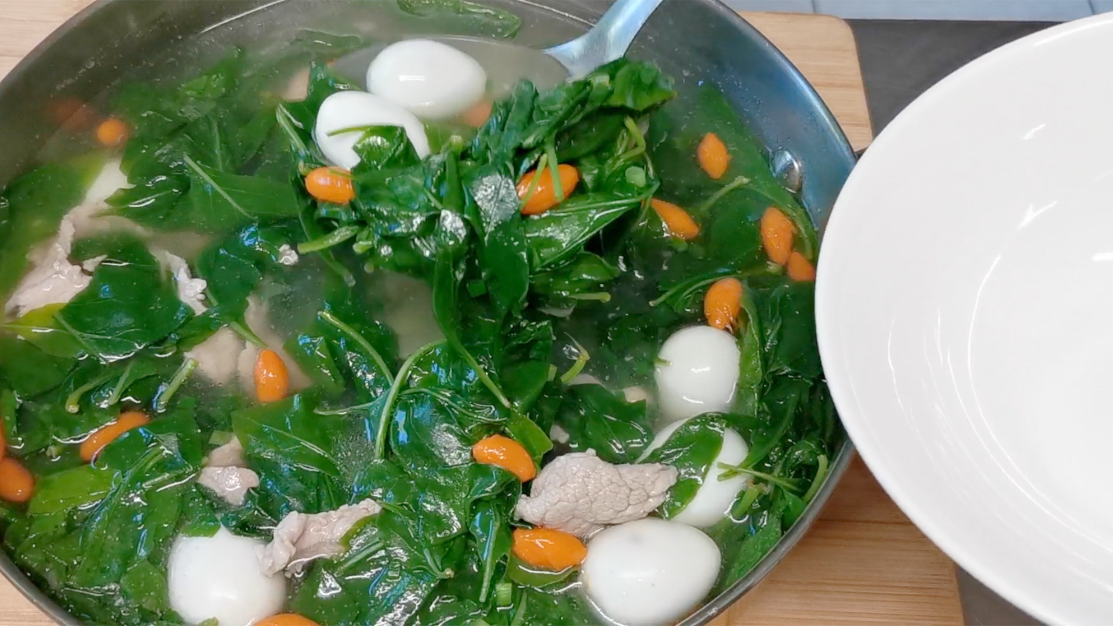 没想到枸杞叶和鹌鹑蛋搭配的靓汤 在炎炎夏日不够喝了