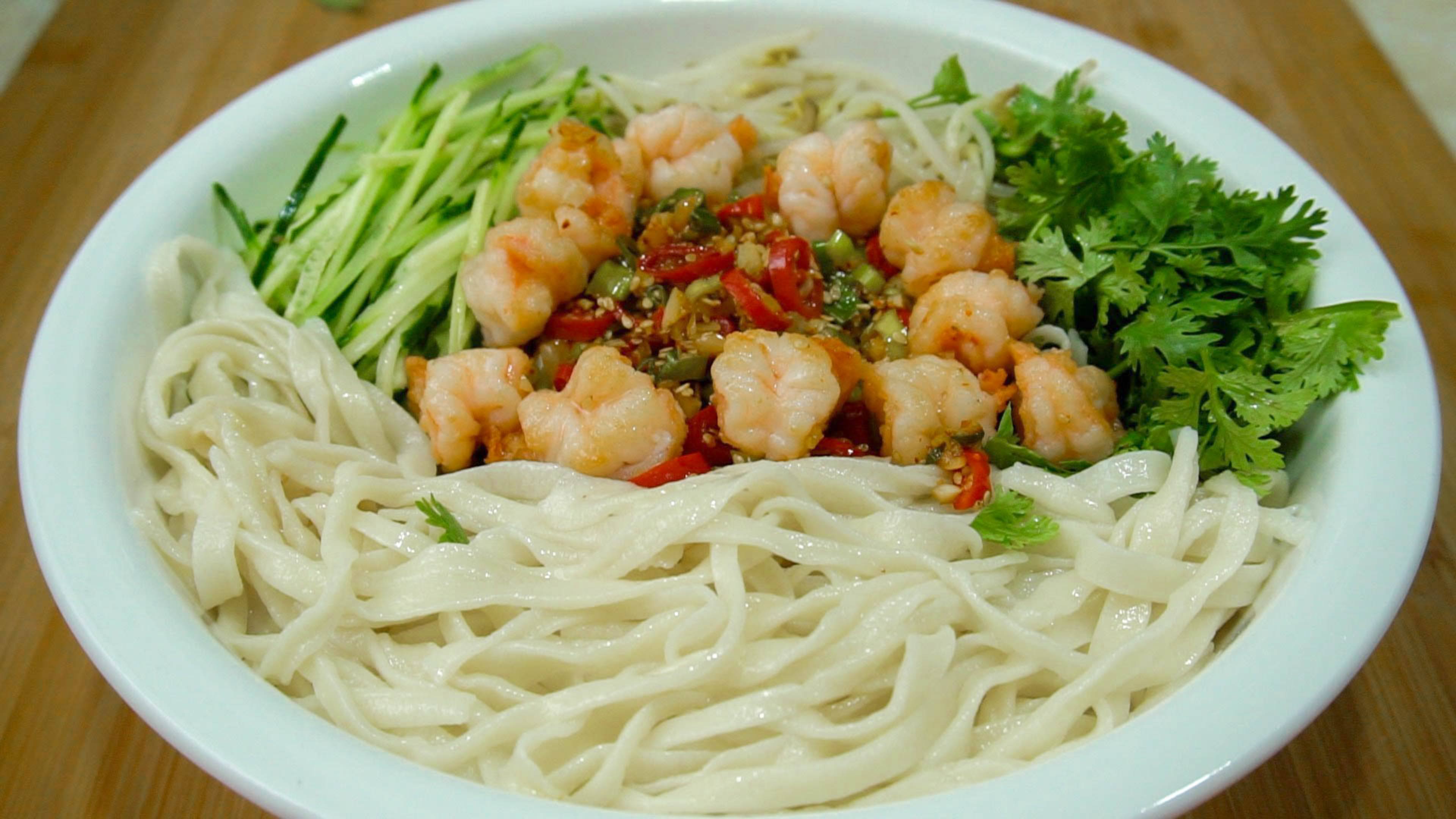 做手擀凉面的所有技巧，1个视频教会你，不断不黏又劲道，太香了