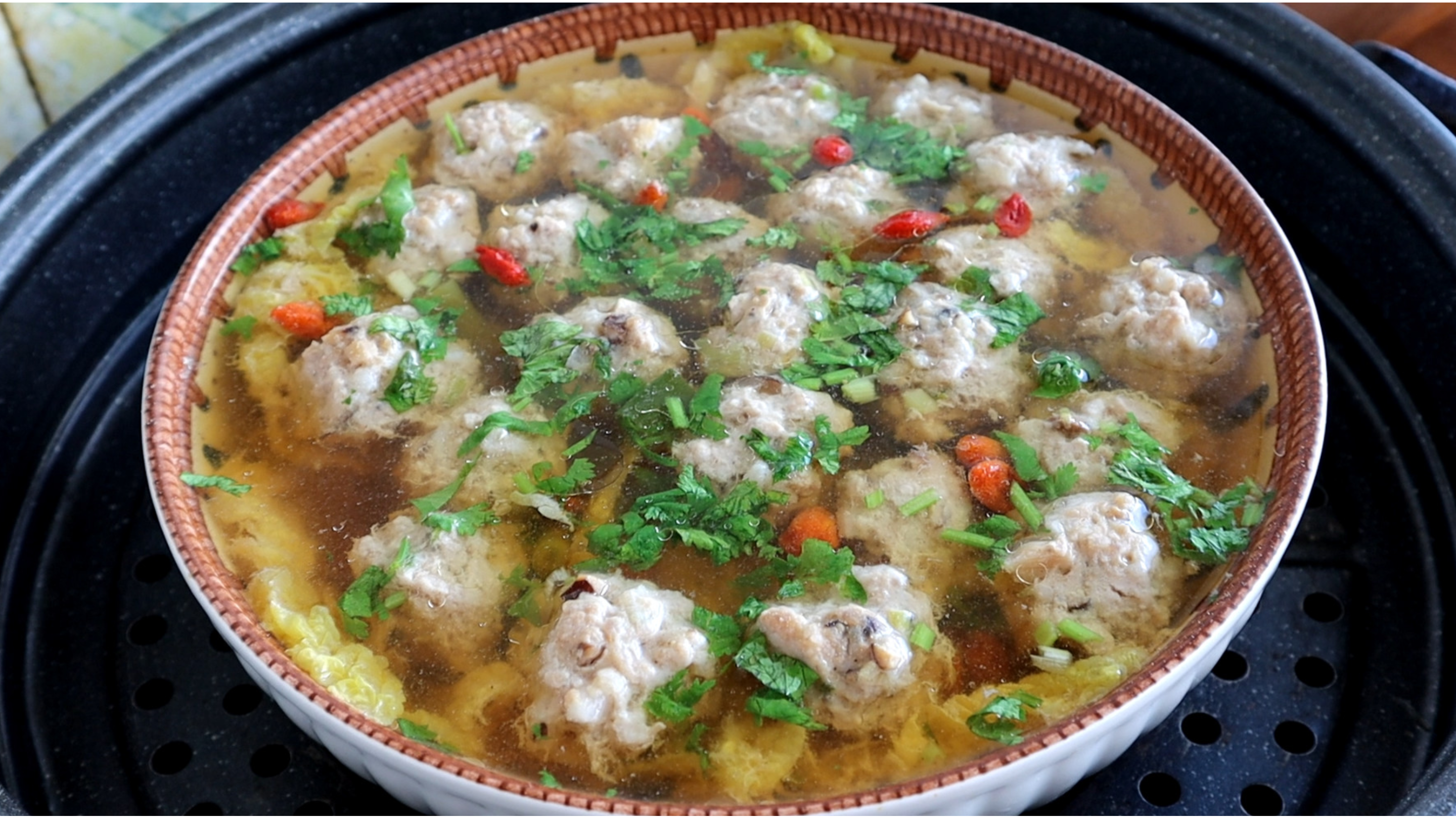 这才是肉丸子的正确做法，肉丸鲜嫩无腥味，清淡不油腻，超好吃