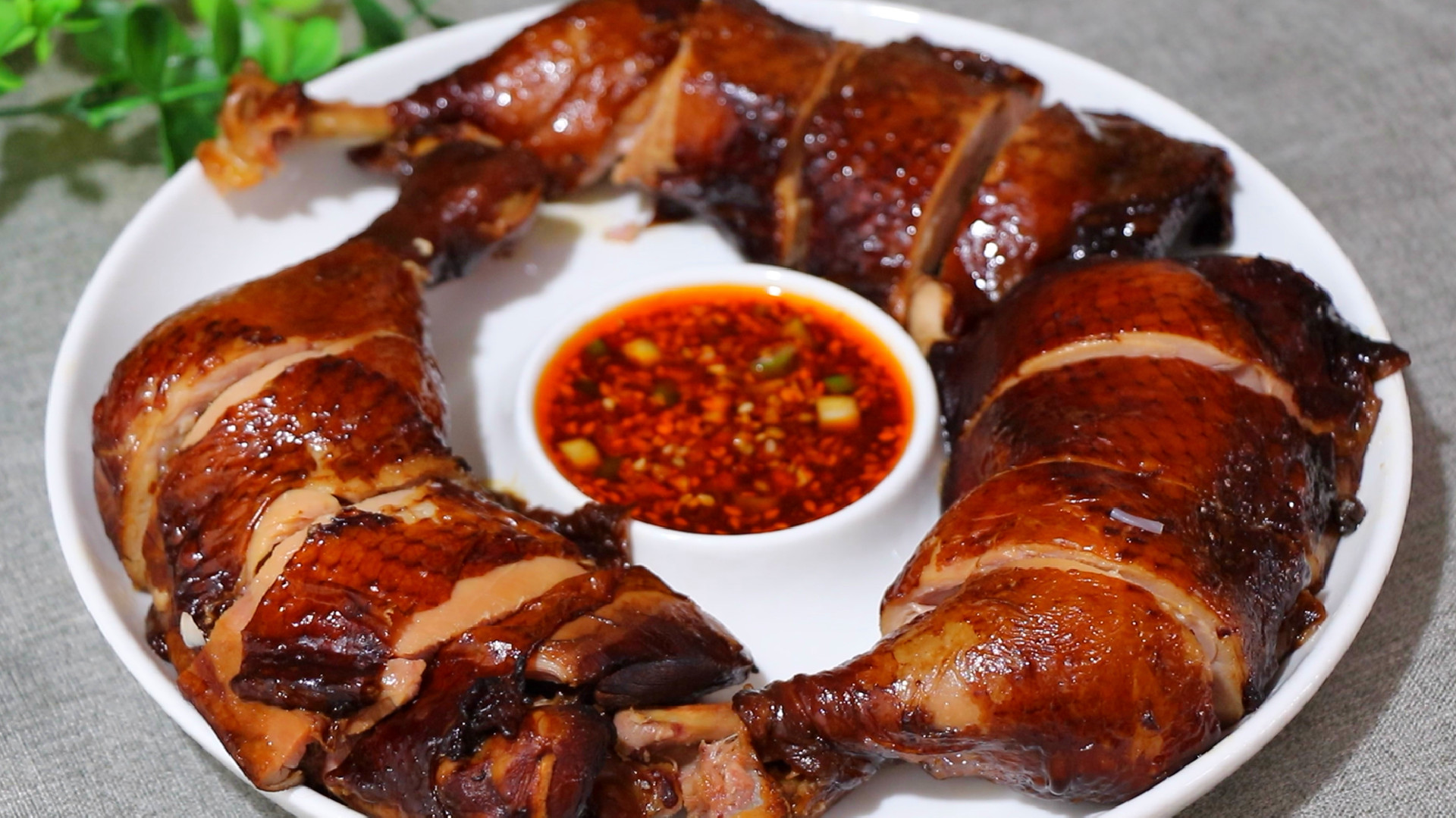 鸡腿直接放酱油里泡2天，味道比腊肉还香，简单易学，酱香浓郁