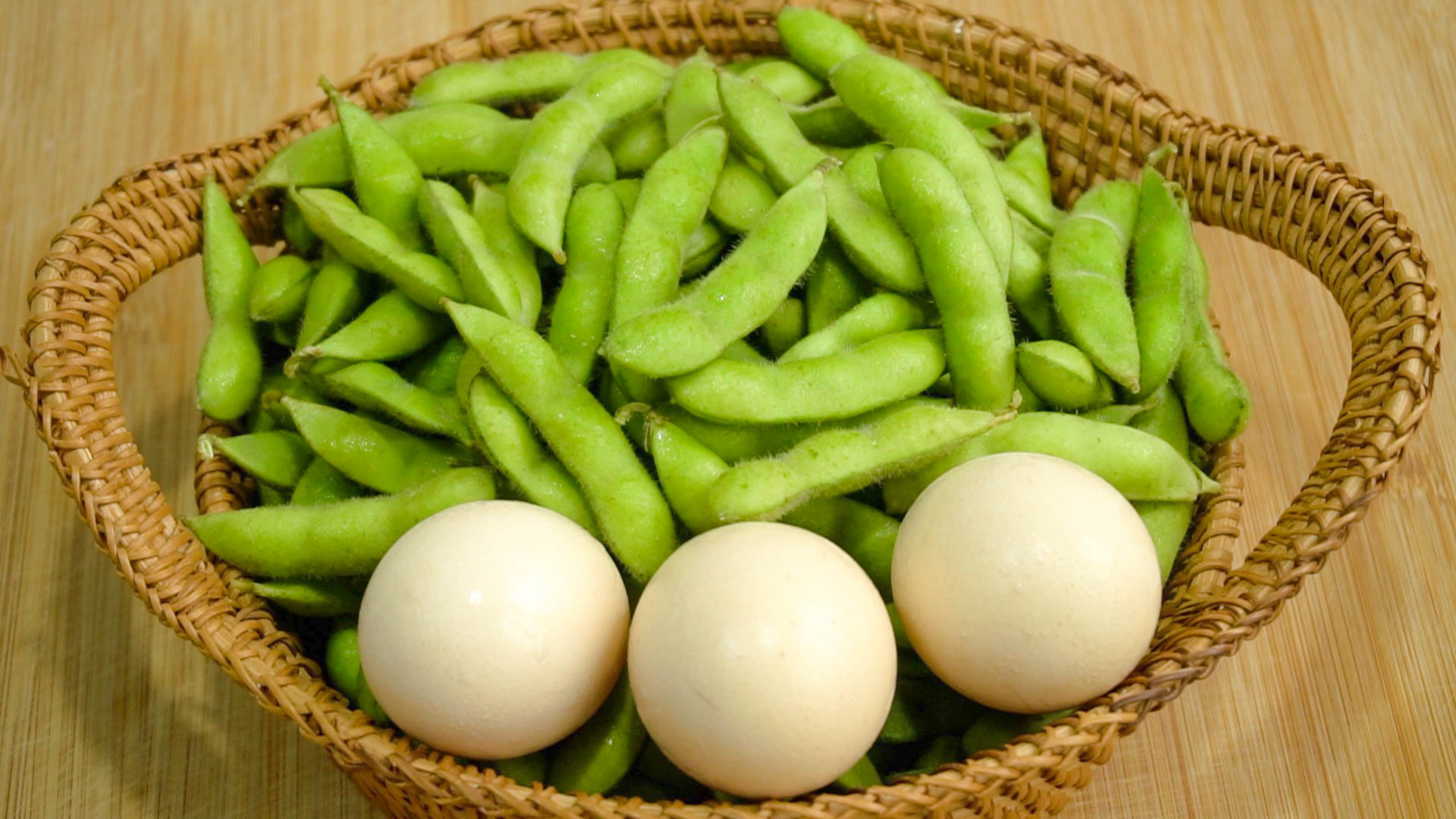 天热孩子不爱吃饭，毛豆加4个鸡蛋简单一做，细腻嫩滑，一点没剩