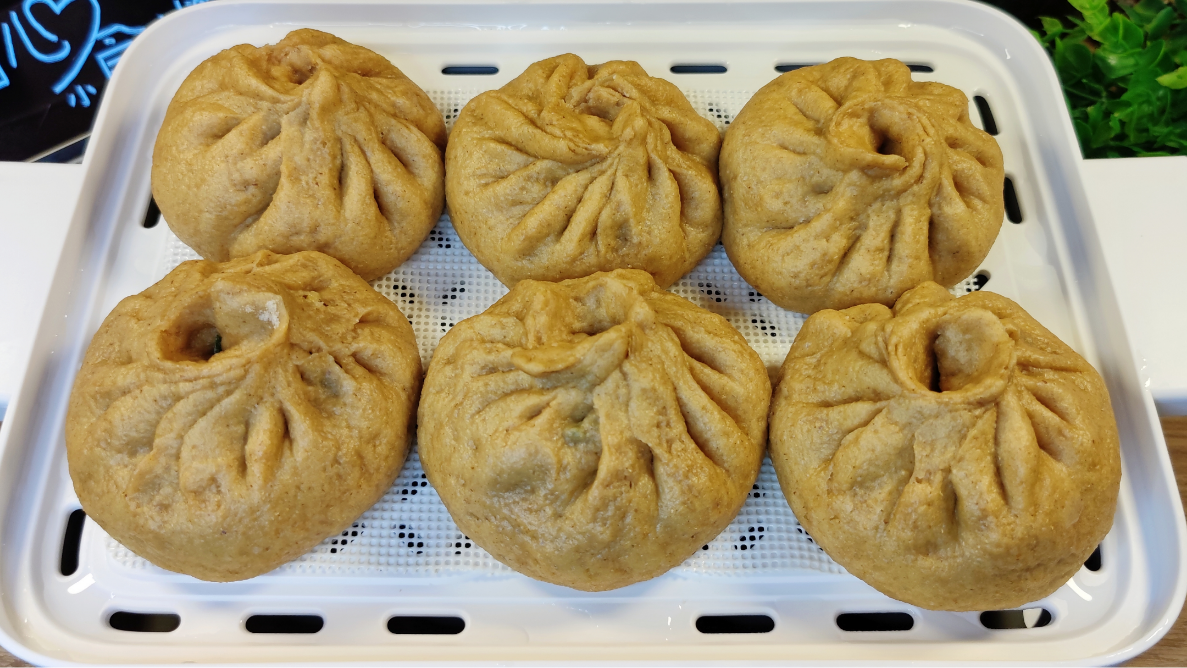 三鲜馅全麦包子这样做真香,蓬松暄软不塌陷有窍门,减脂粗粮主食