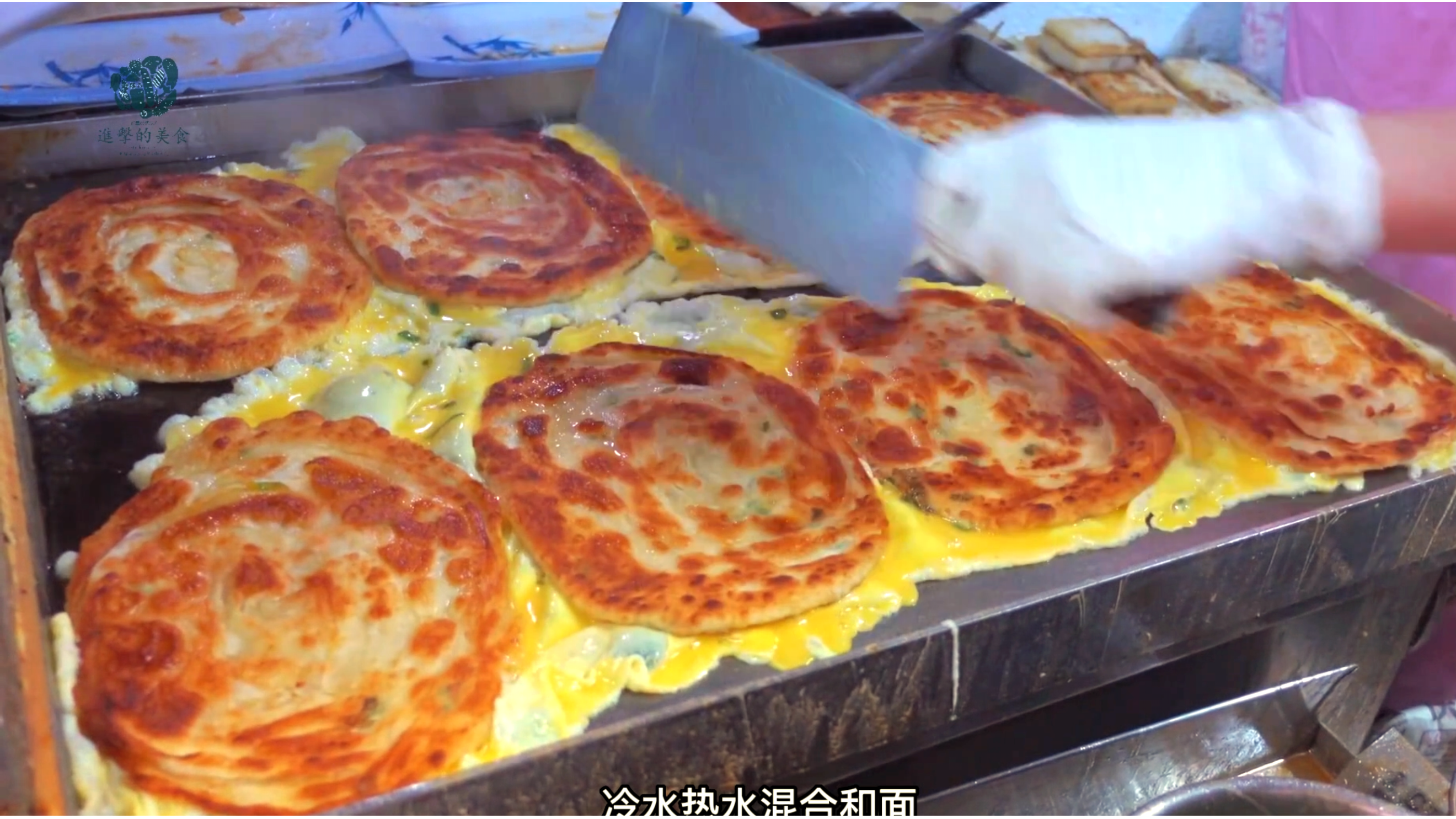 一天卖出两千多份的酥皮蛋饼,金黄酥脆葱油饼,软嫩q弹蛋饼