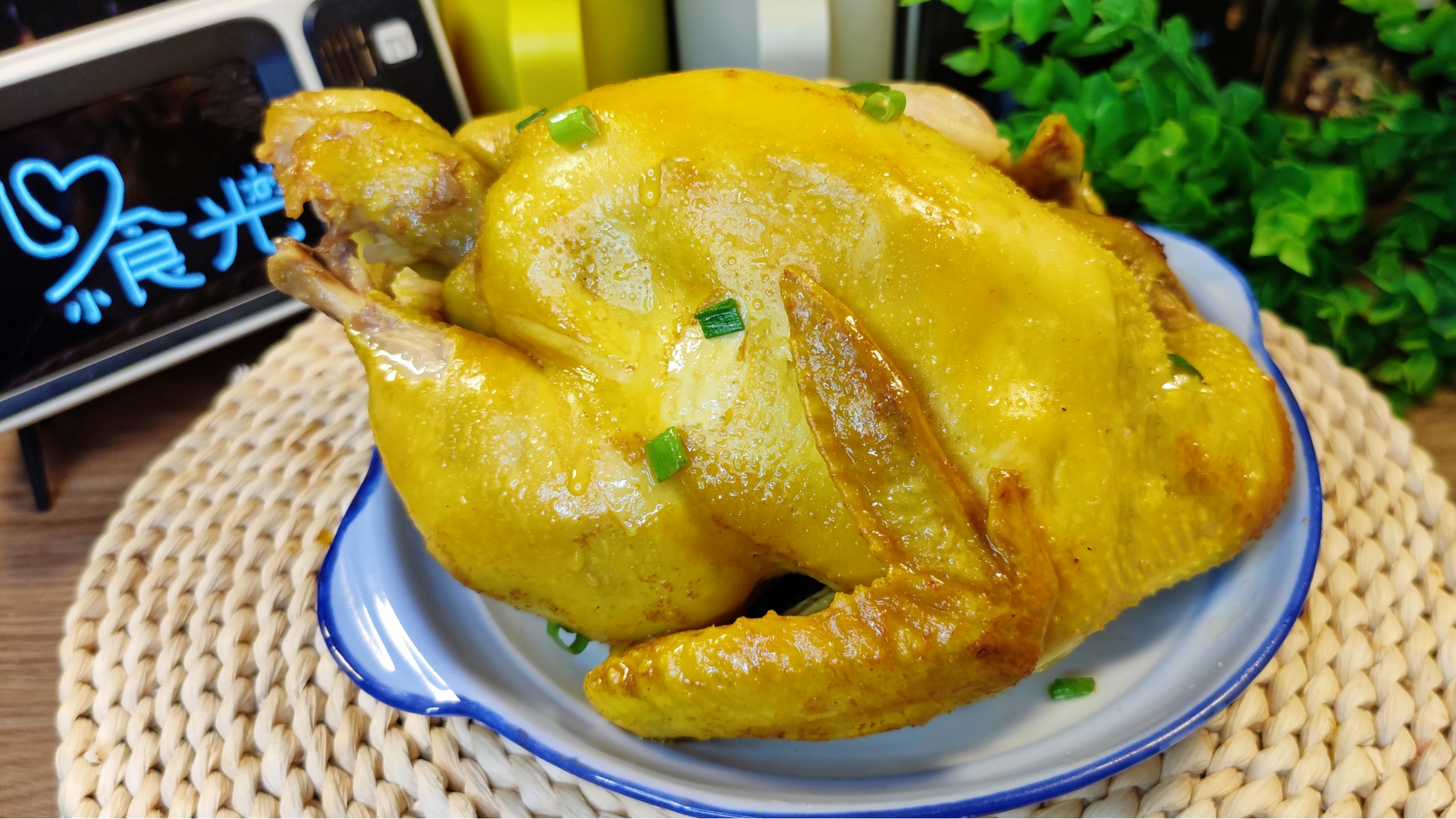 只需三步在家也能做出美味盐焗鸡,不放一滴油和水,低卡鲜嫩多汁