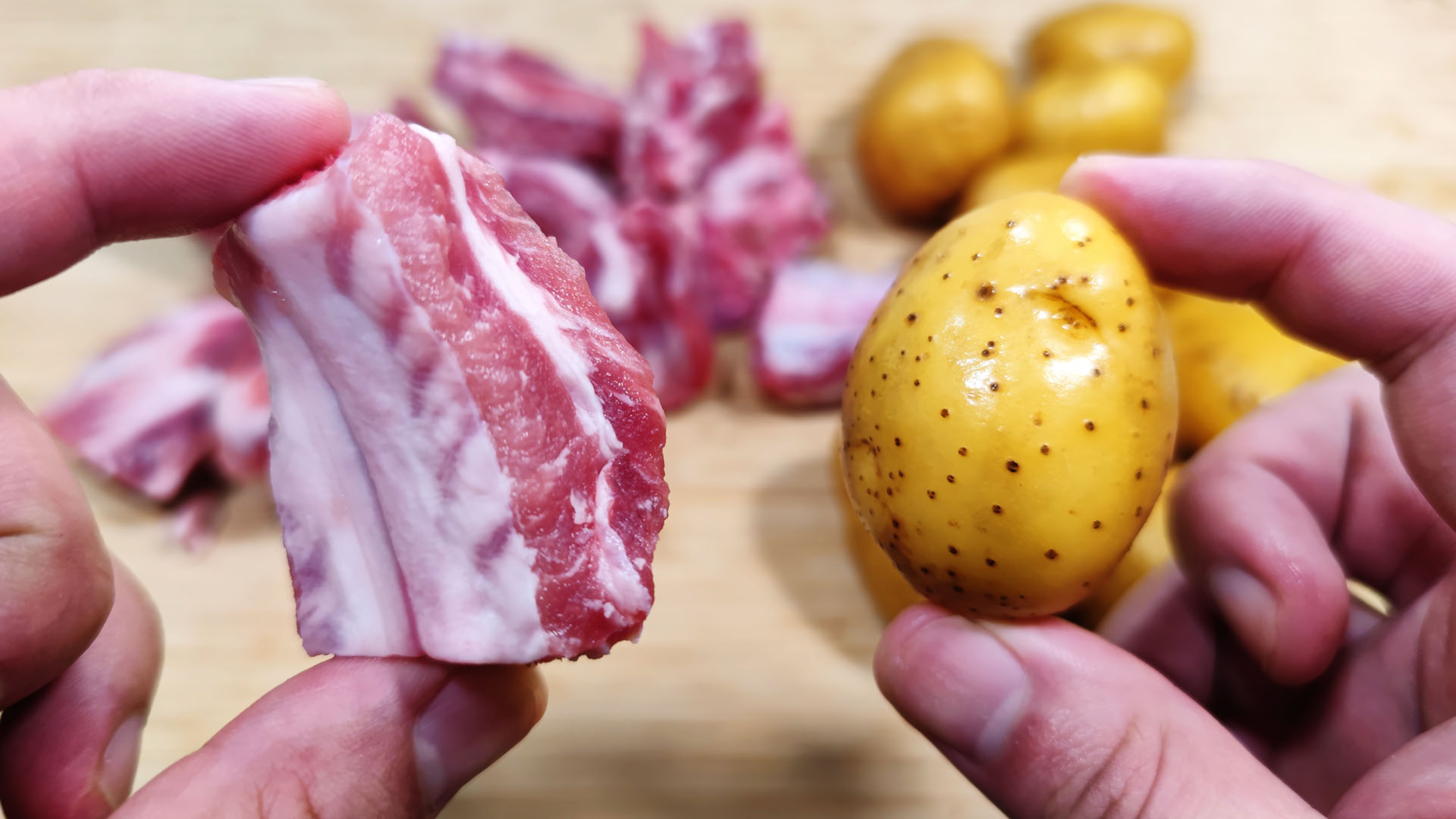 土豆烧排骨怎么做好吃,原来不能乱加香料,排骨软烂脱骨土豆入味