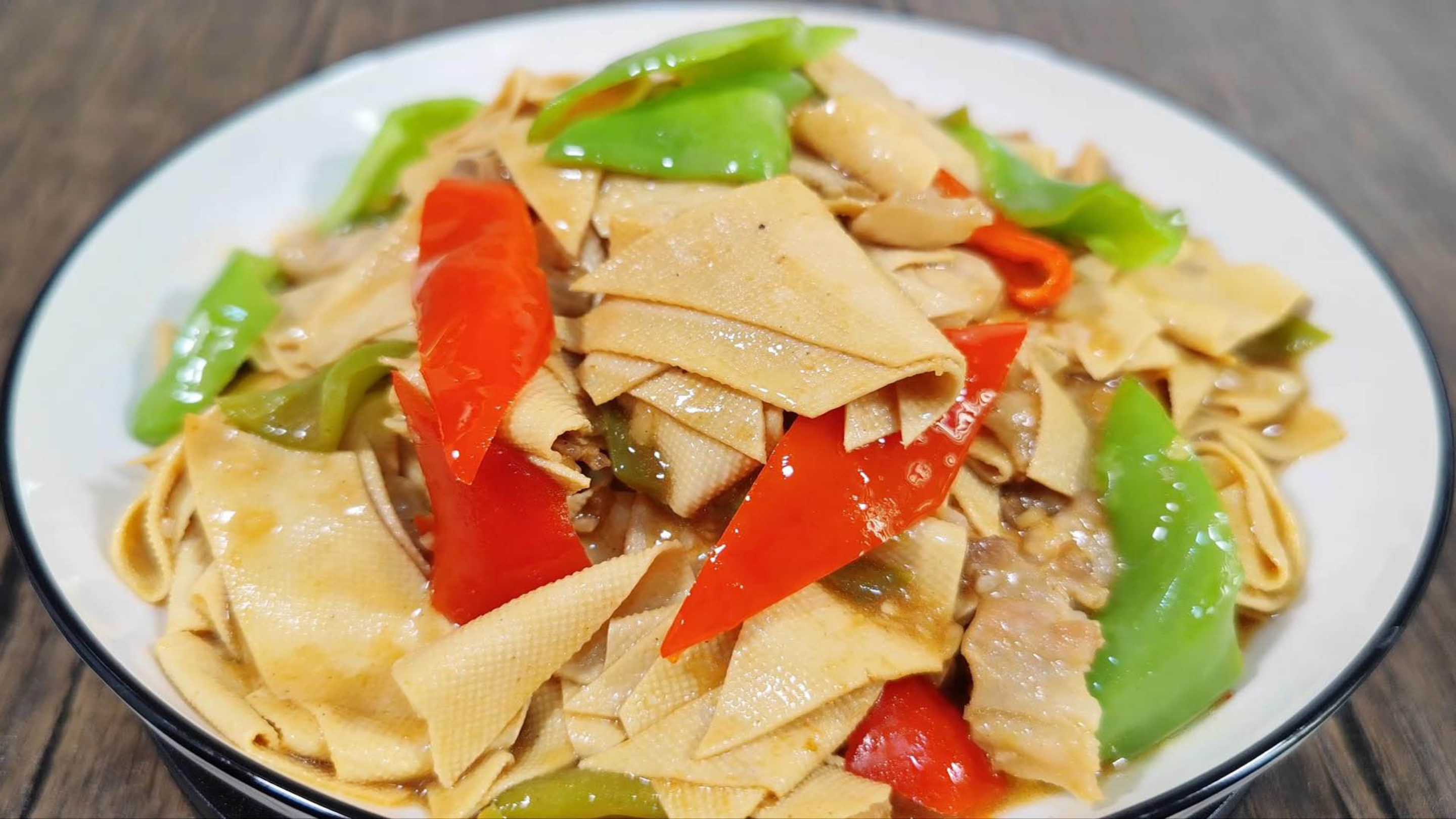 尖椒干豆腐千万别直接炒，也不要加小苏打，这样炒香辣滑嫩又下饭