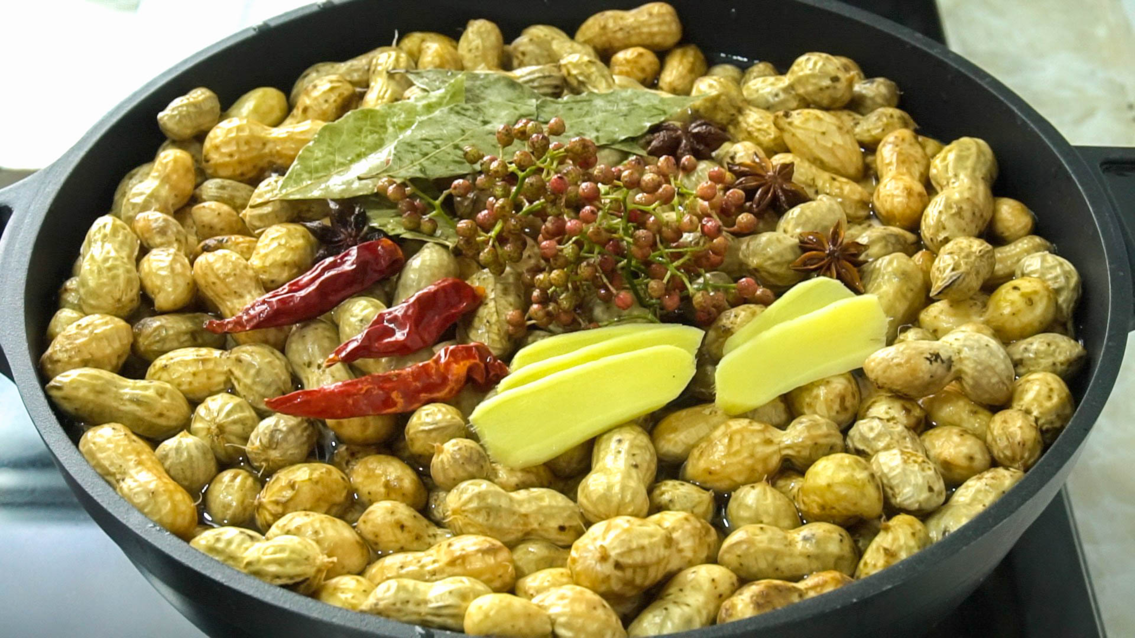 煮五香花生千万别凉水下锅，传统做法教会你，绵软入味、越吃越香