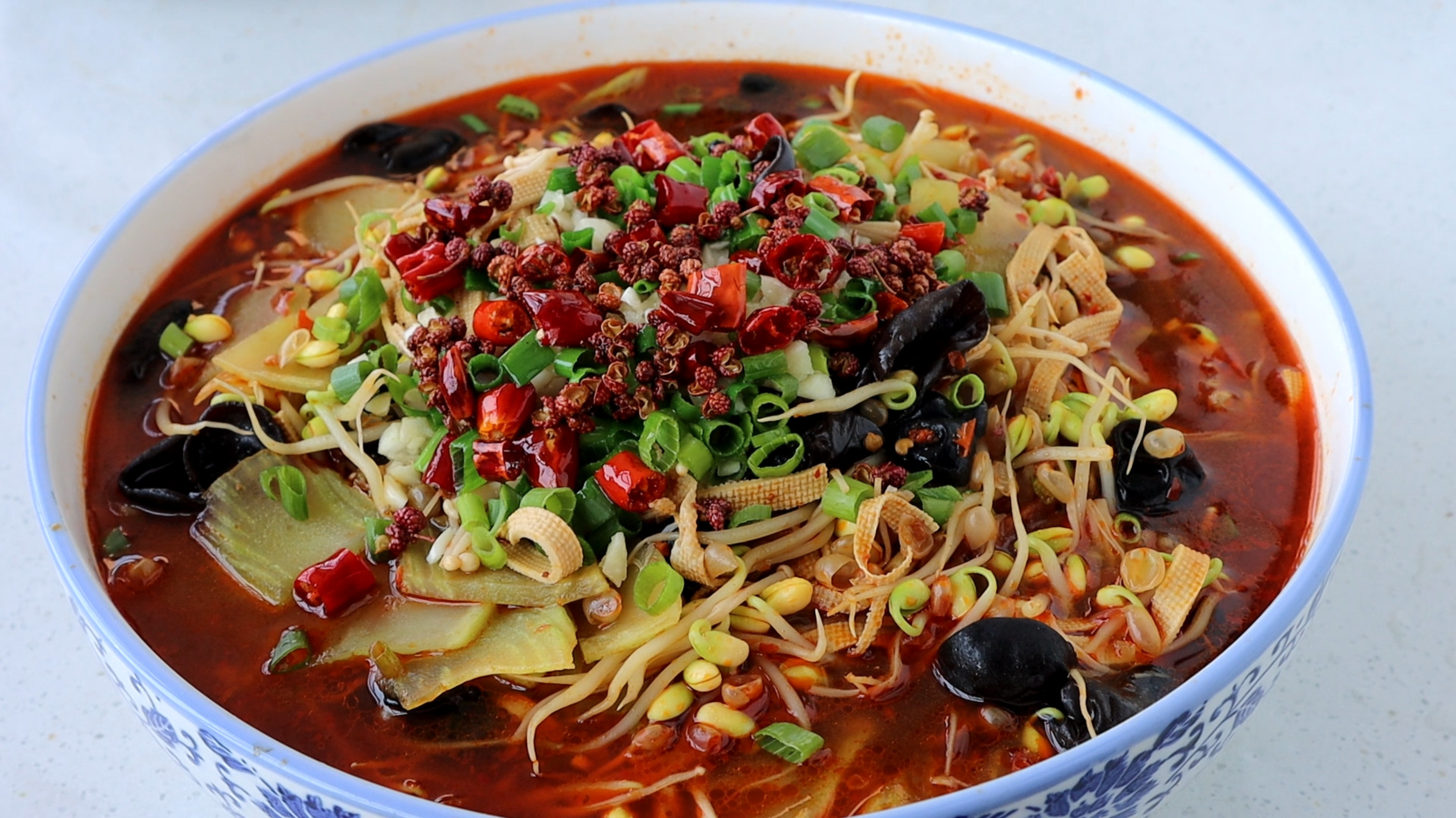 豆腐皮别炒菜吃了,教你好吃做法,我家一周吃5次,比吃肉还香!