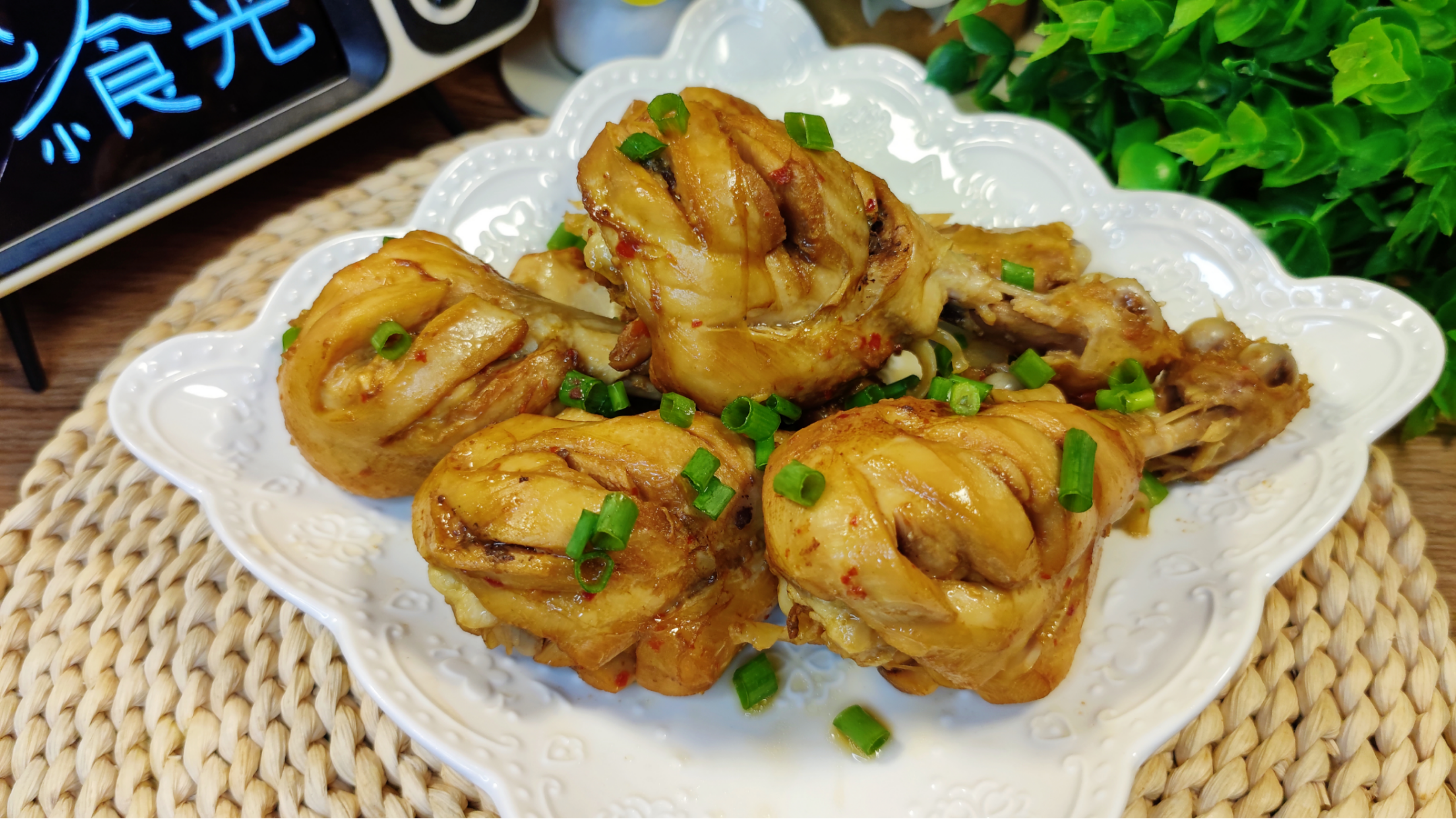 无油无水焗鸡腿这样做太香了,鸡肉鲜嫩多汁又入味,减脂期也能吃