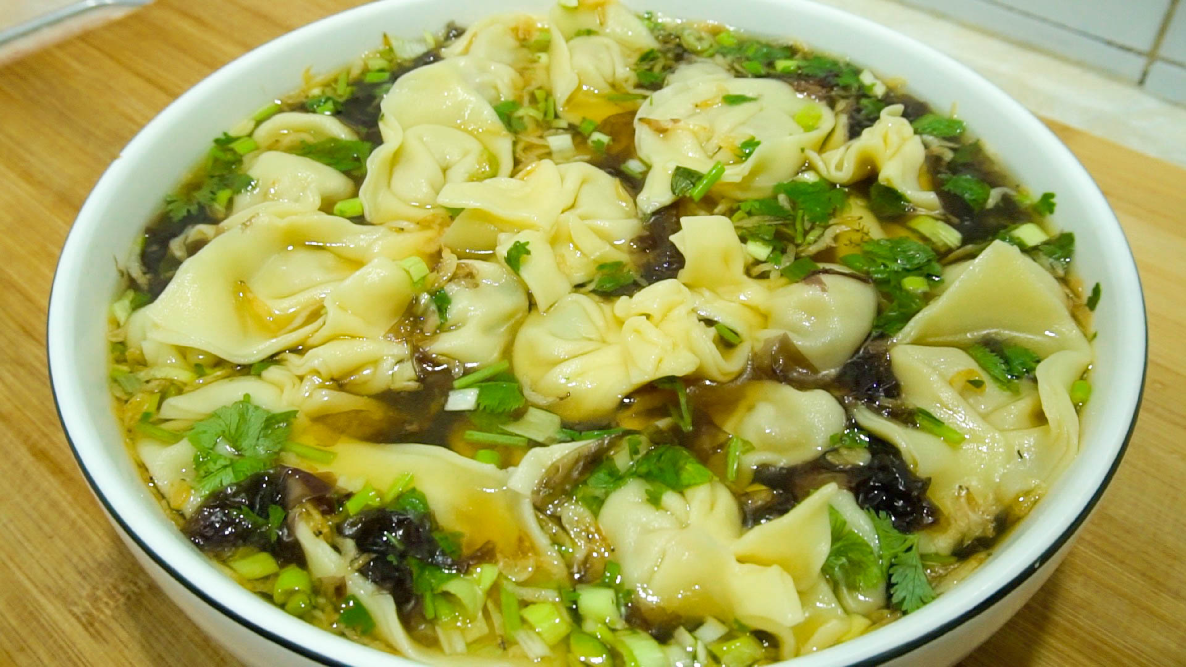 吃了这么多年馄饨，就服老妈这个做法，详细做法告诉你，肉嫩汤鲜