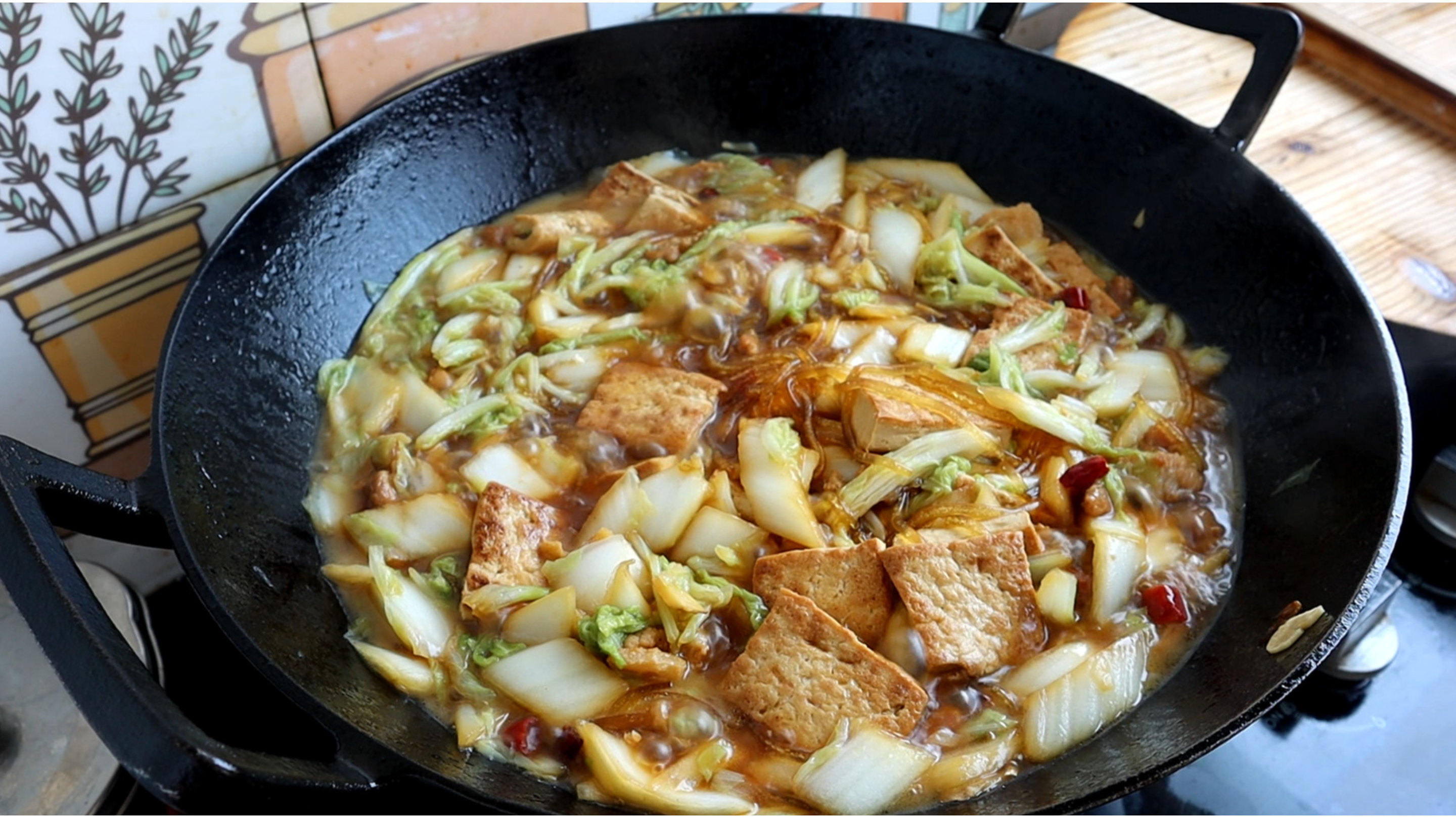 白菜炖豆腐，先炒白菜还是先炖豆腐？教你正确做法，实在太香了！