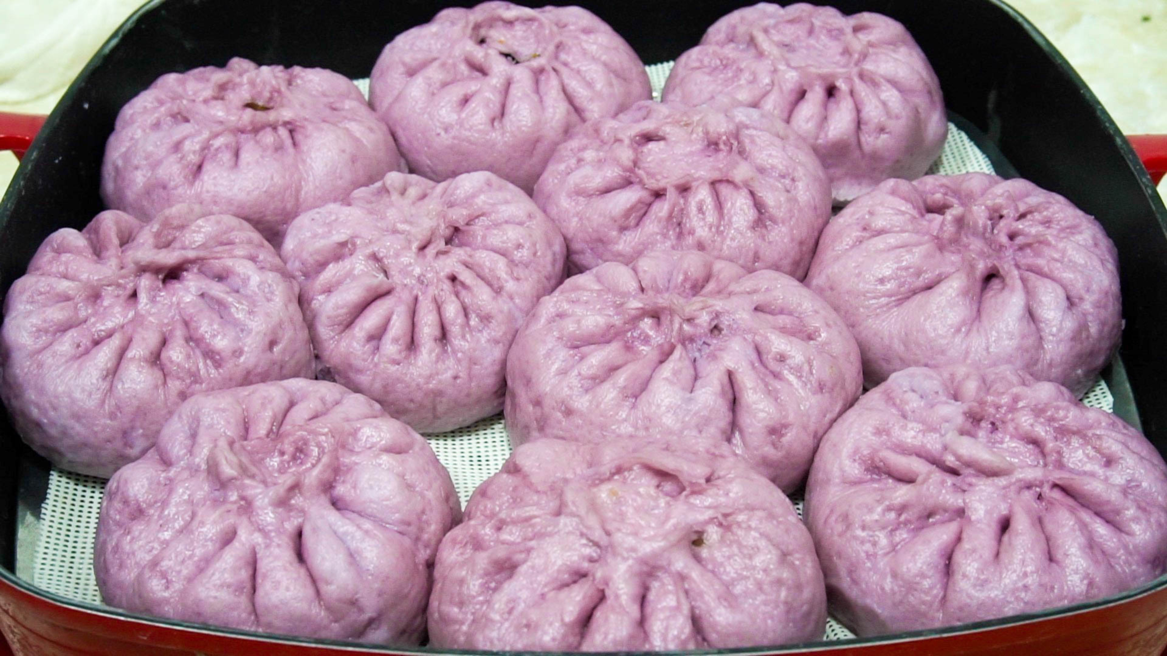 蒸包子别只用面粉，加上2个紫薯，皮软馅还香，不放肉也能吃撑