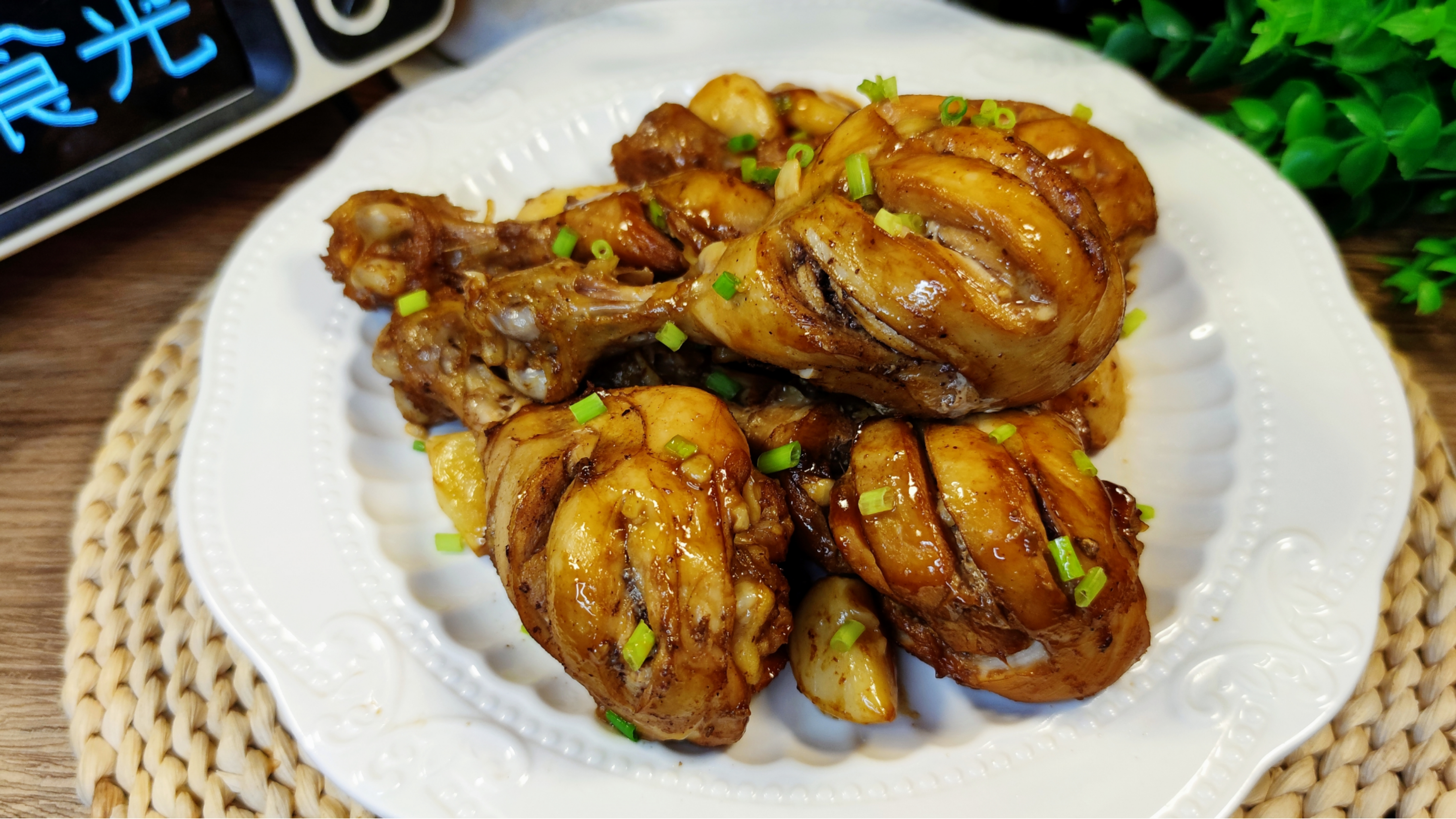 不放一滴水的蒜香卤鸡腿,鲜嫩多汁低脂低卡,减脂期也能大口吃肉