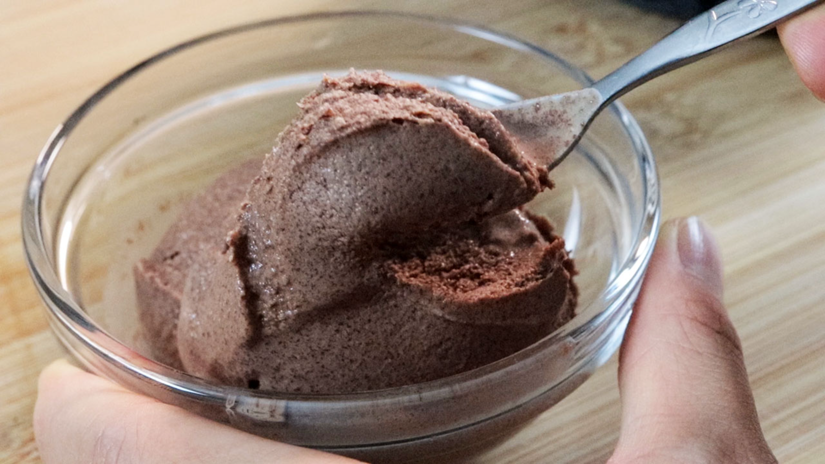 自制黑巧克力冰淇淋!好吃到爆~