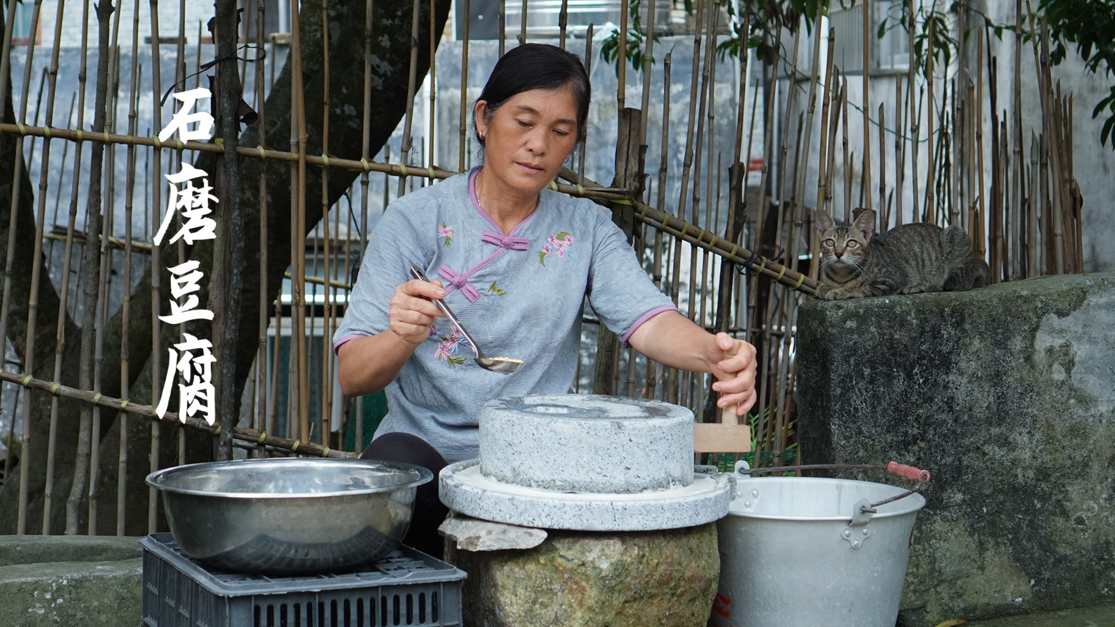 [图]农村传统石磨豆腐,4斤黄豆产12斤豆腐,制作简单一看就会