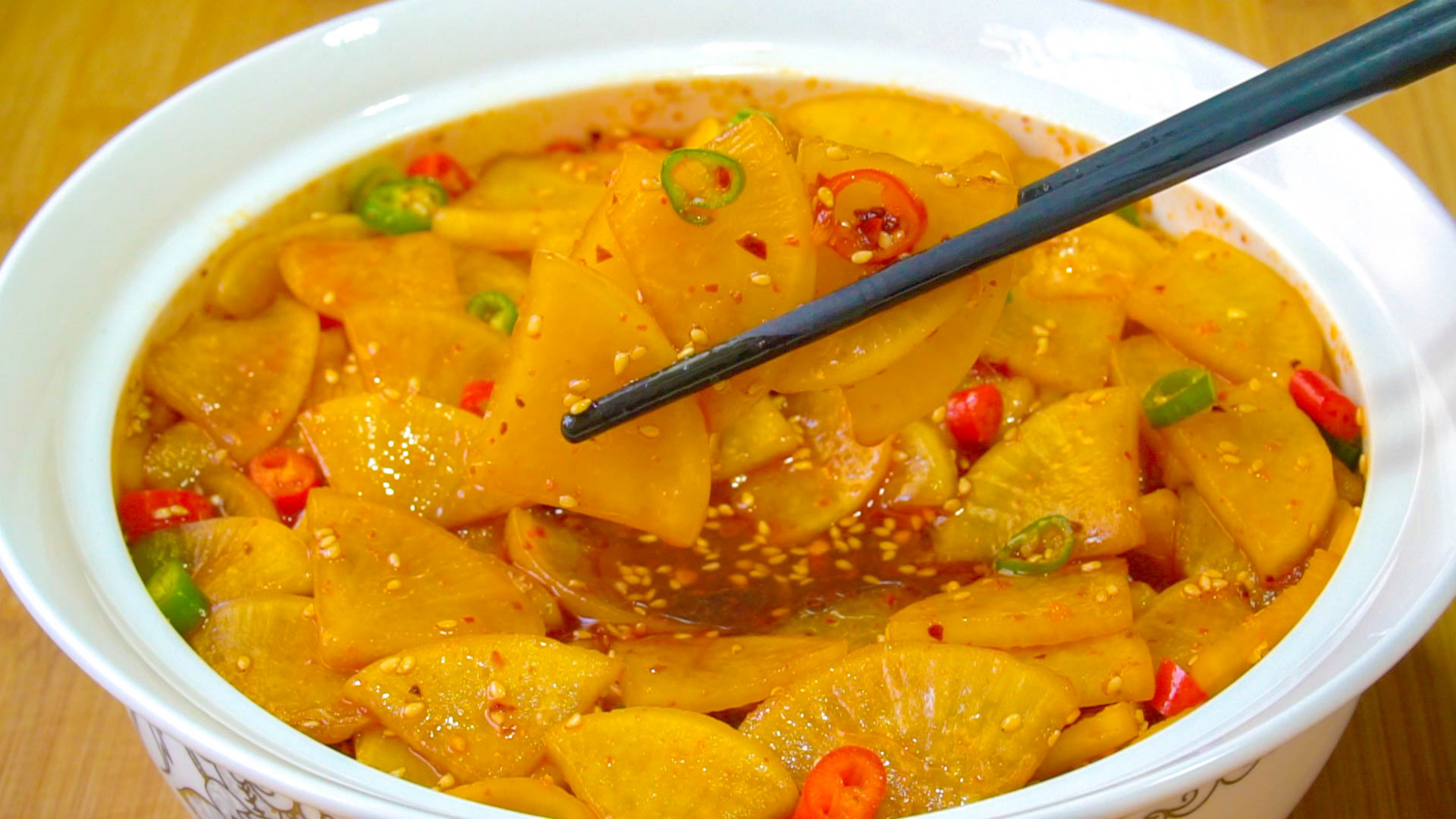 秋天就爱这盆萝卜片，做一顿能吃3天，配方做法很简单，脆爽开胃