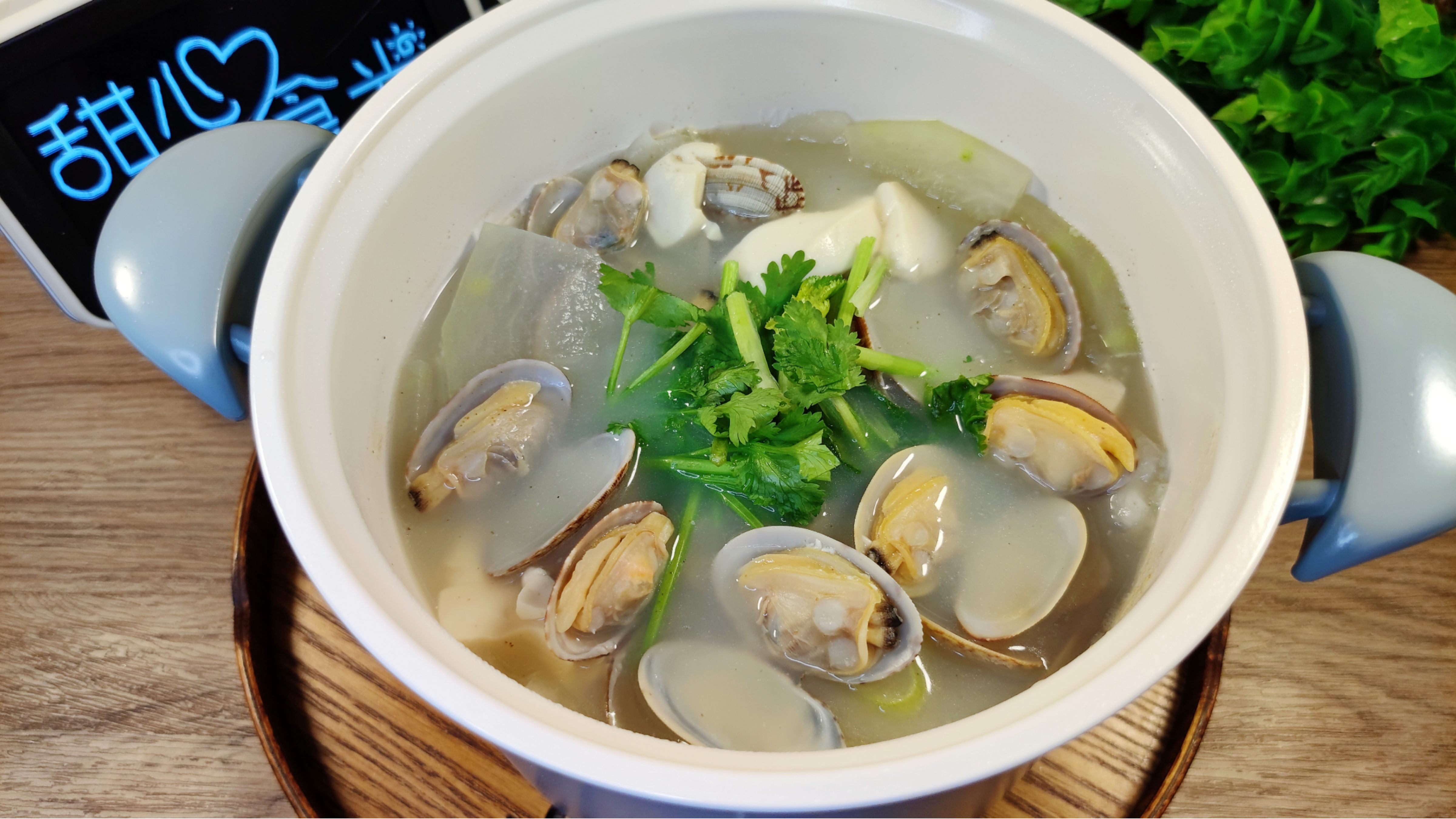 瘦身晚餐常吃这道减脂汤，低卡又饱腹，鲜掉眉毛的花甲冬瓜豆腐汤