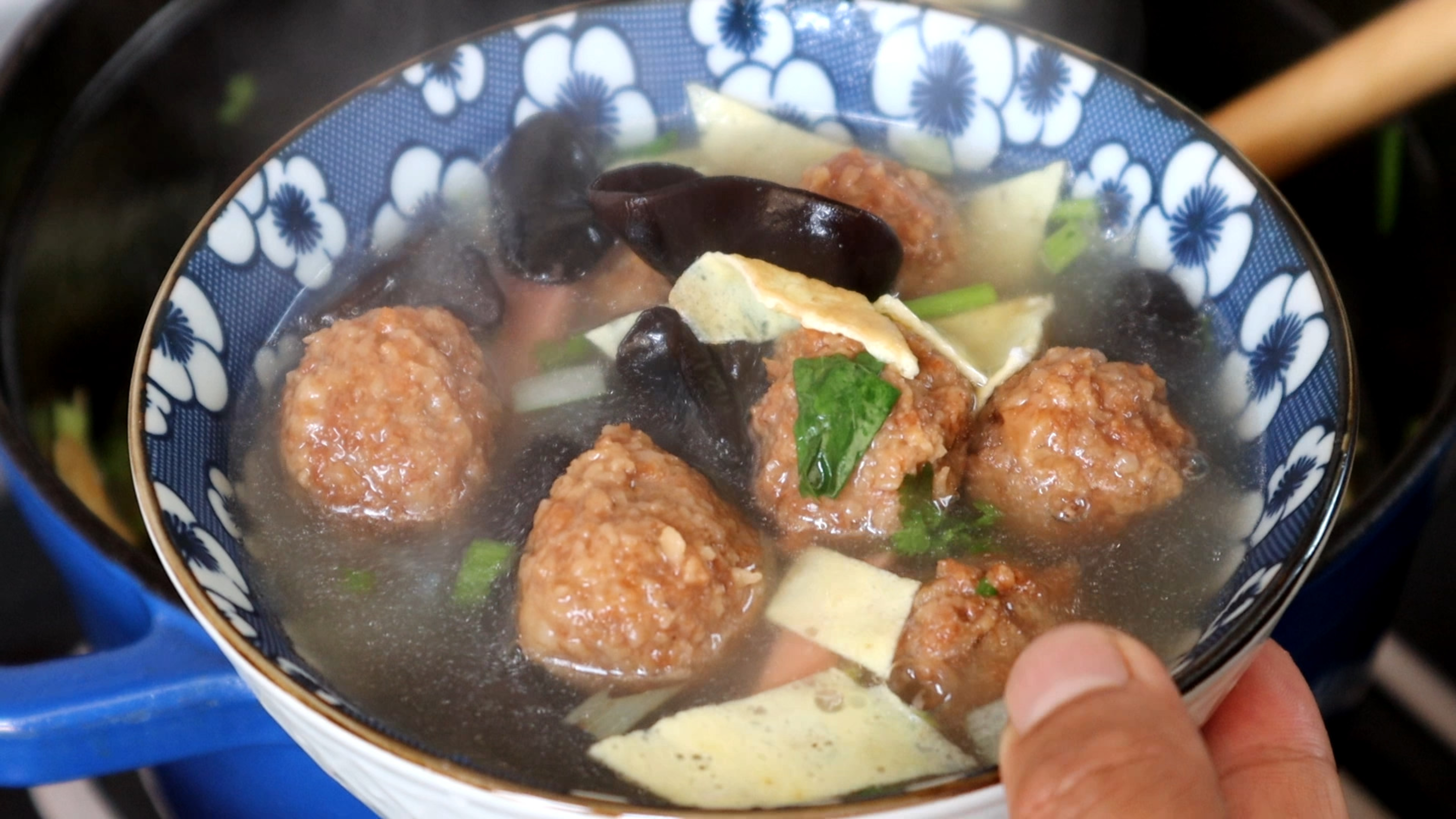 饭店里粉丝肉丸汤做法，味道鲜香好喝，清淡又营养，方法超简单