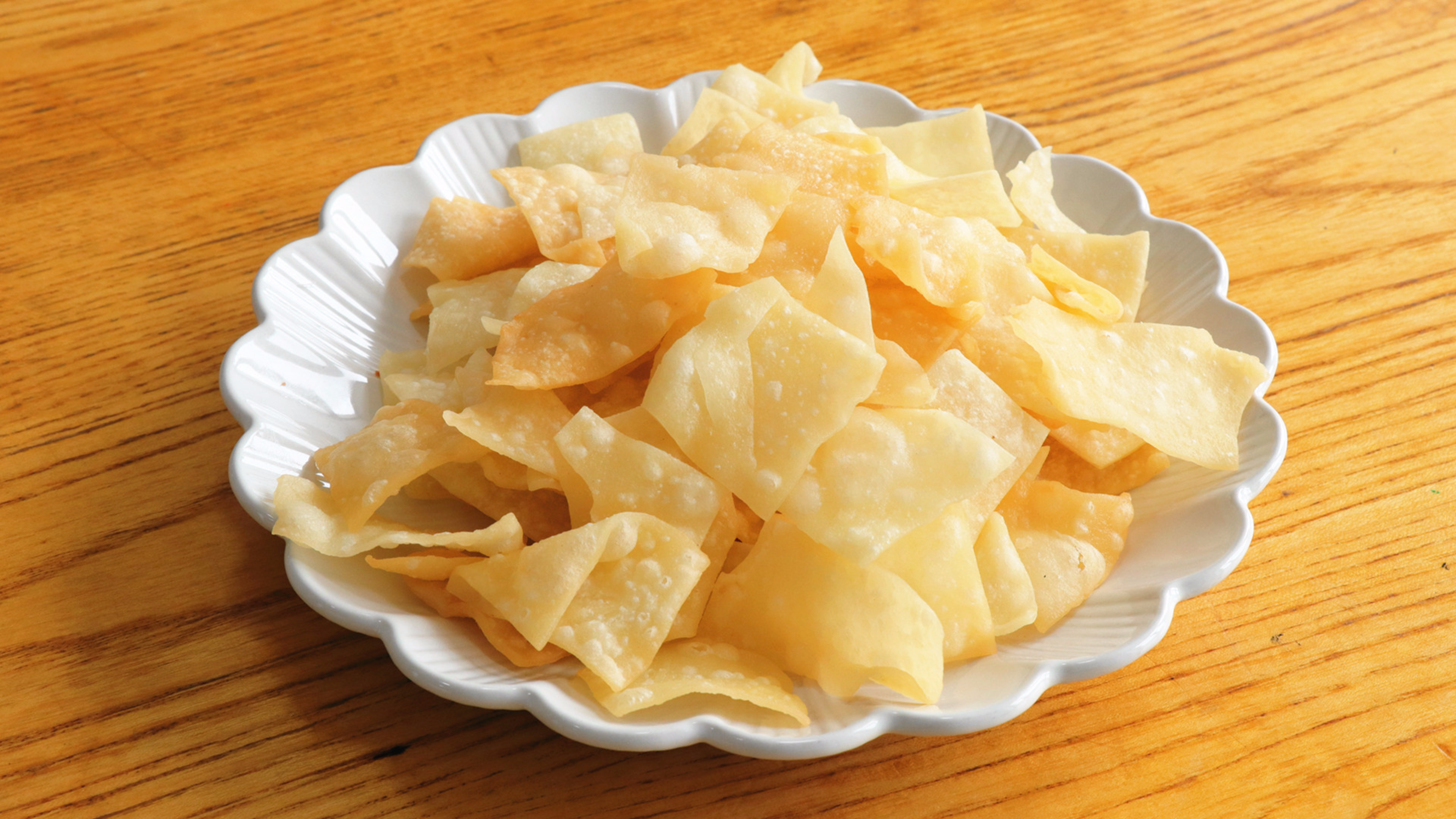 用山药在家自制膨化薯片，做法简单方便，一口一片嘎嘣脆，太香了