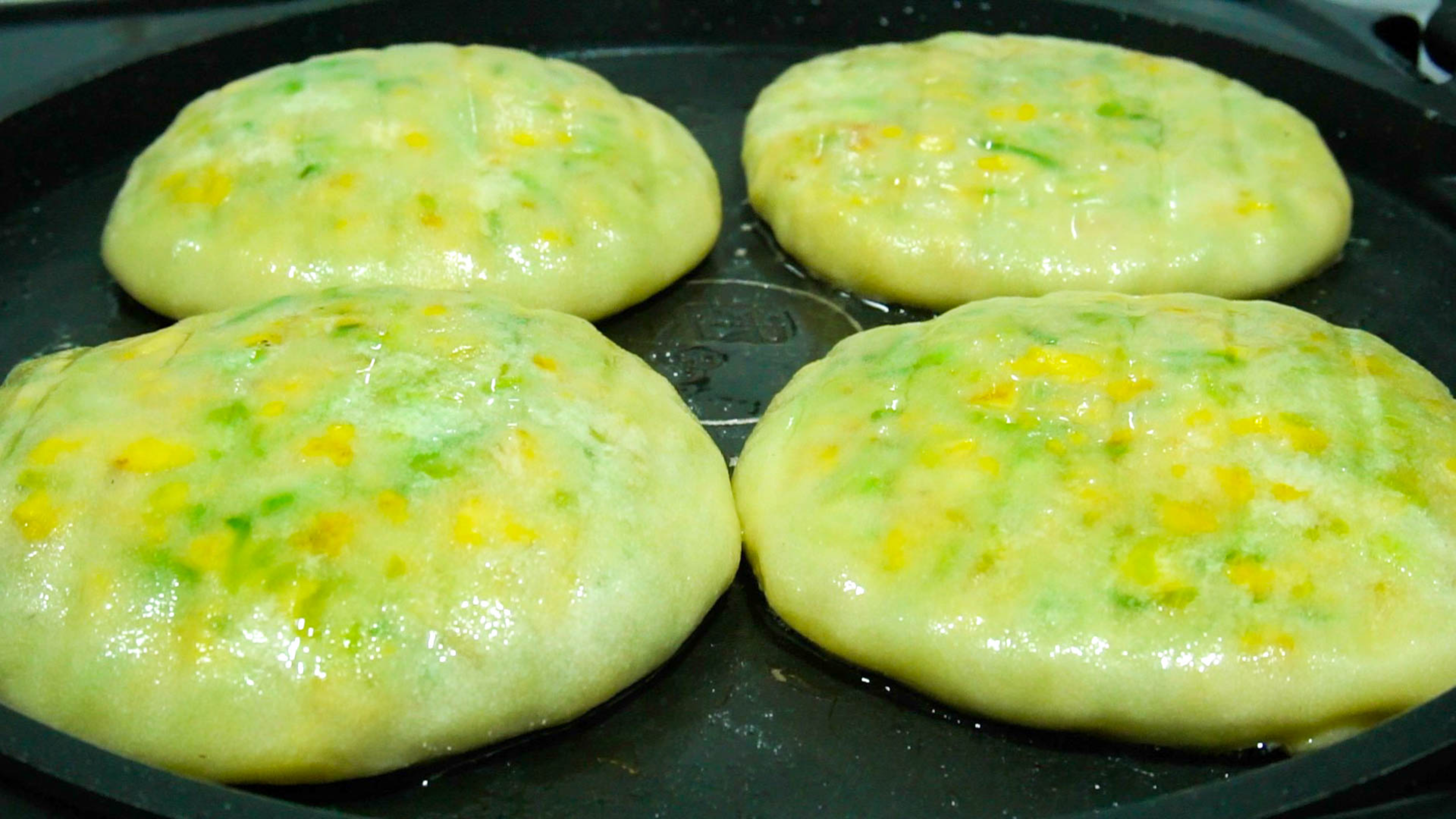 秋天要多吃这馅的饼子,皮薄馅鲜美,凉了也柔软,没肉也能吃得香