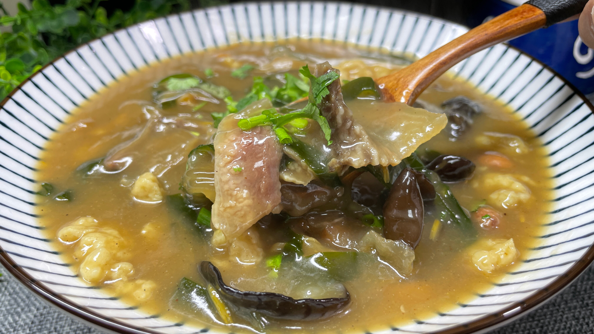 想喝胡辣汤别出去了，详细做法和技巧告诉你，一做一大锅都不够吃