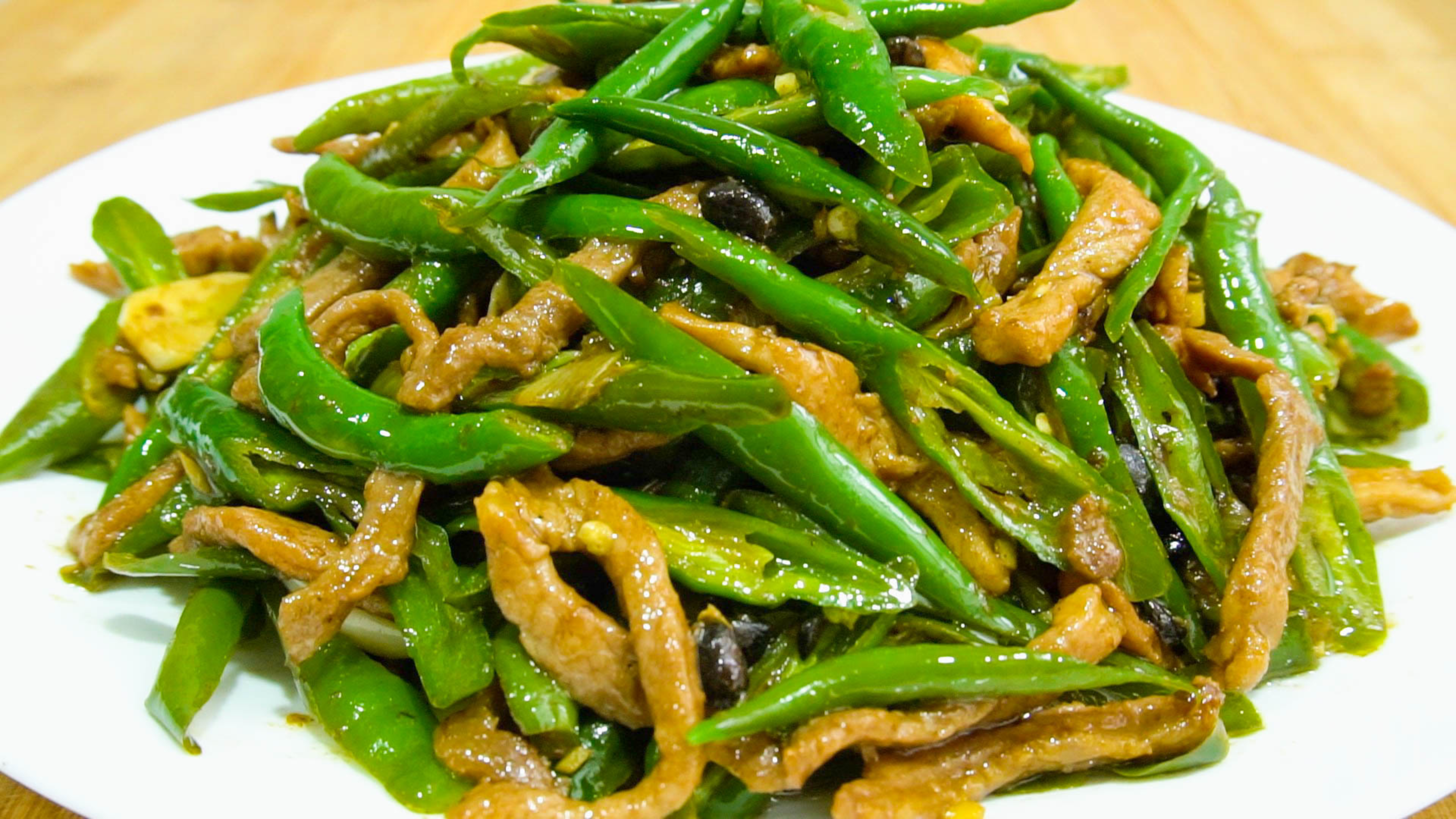 青椒肉丝想要好吃,别直接放油炒,大妈教你一招,鲜香脆嫩特开胃