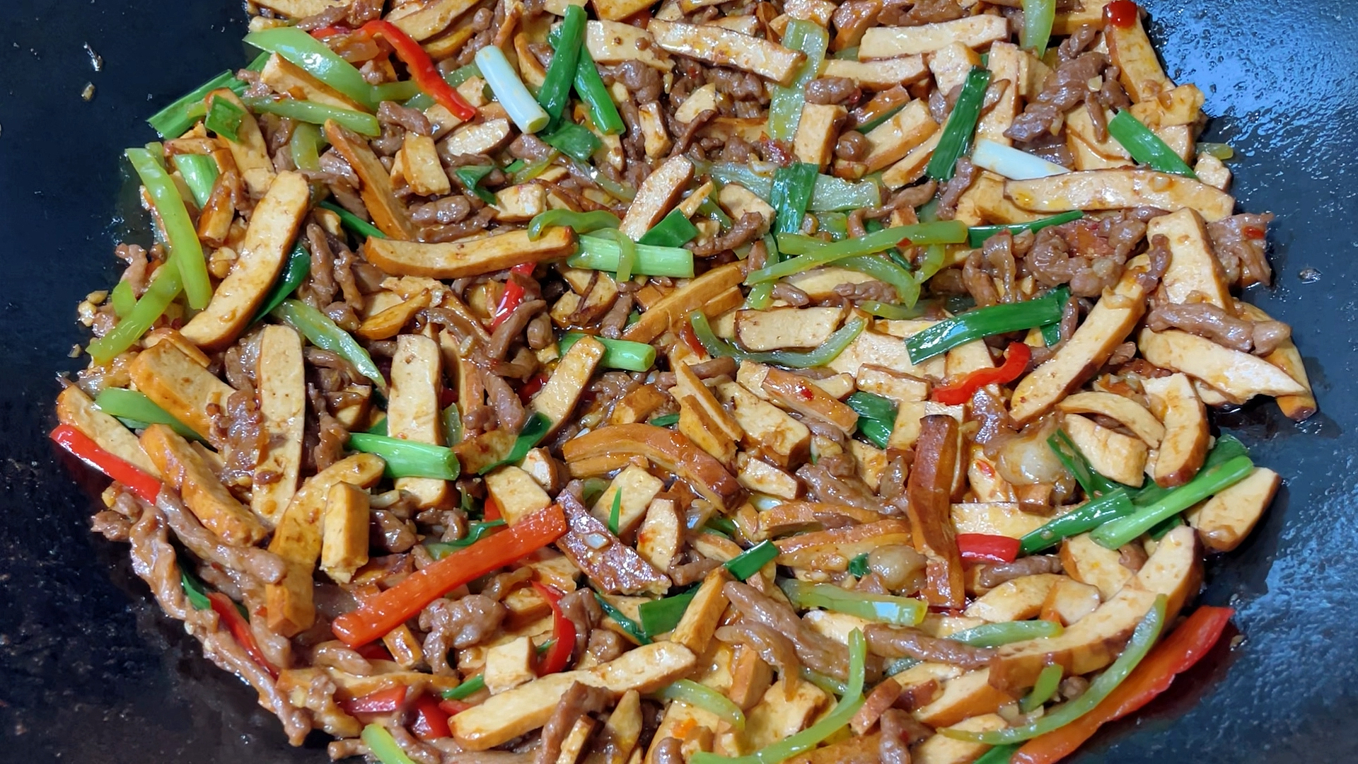 香干炒肉经典好吃的做法,嫩滑鲜美,我家一周吃9顿