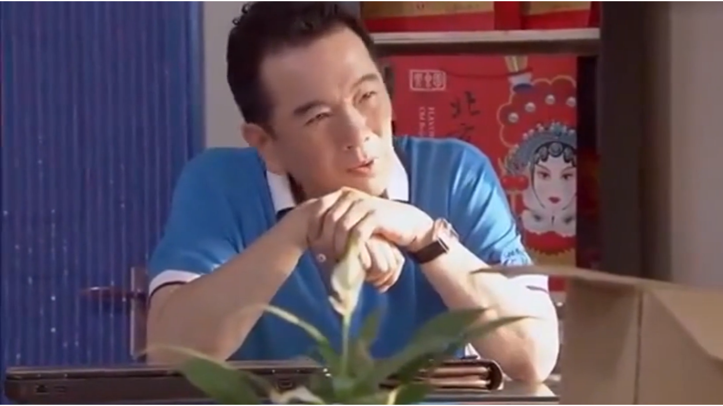 夜市人生:夜市摊主没常识,居然把韭菜蜂蜜一起吃,这下要出事了