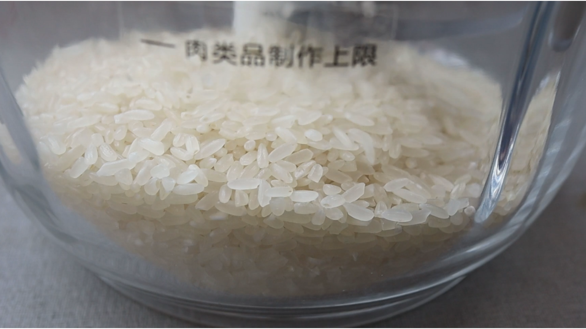 把大米倒进绞肉机里,出锅瞬间变美食,头一次见这种做法,太香了