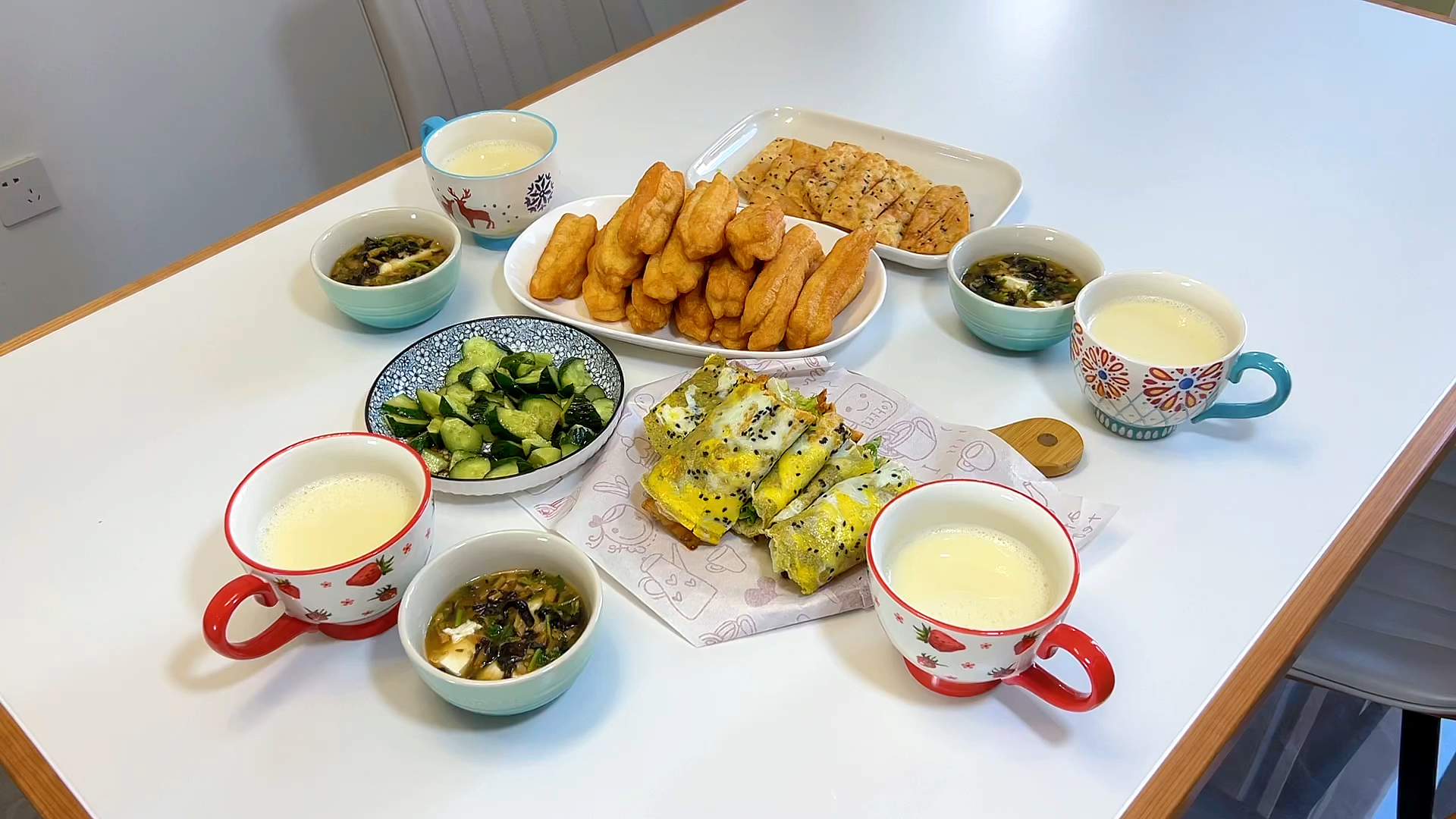 郑州一家4口居家早餐:来一份经典的中式早餐,油条,煎饼果子