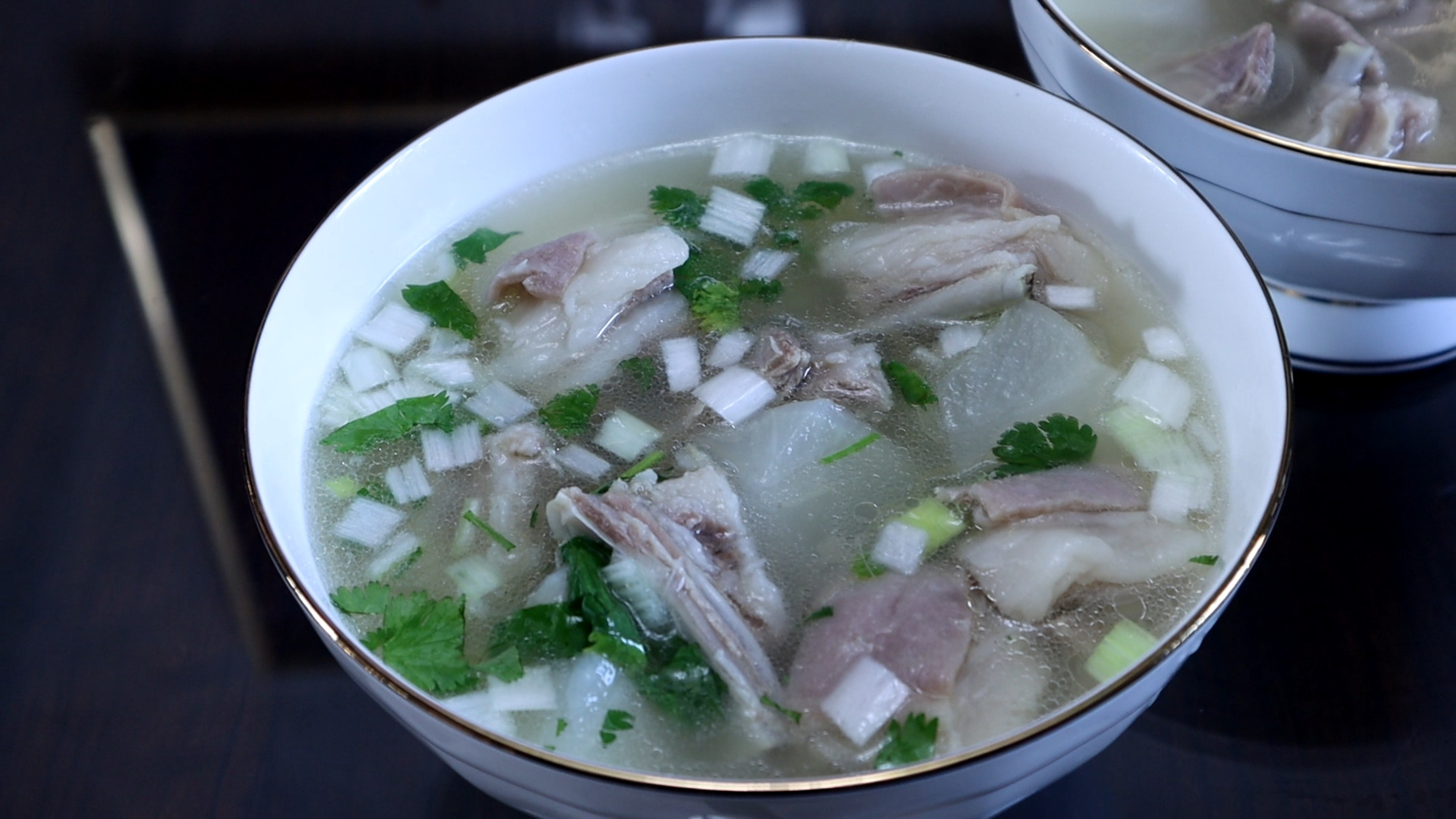 炖羊排，记住不要直接下锅炖，诀窍告诉你，羊肉汤鲜肉香，无膻味