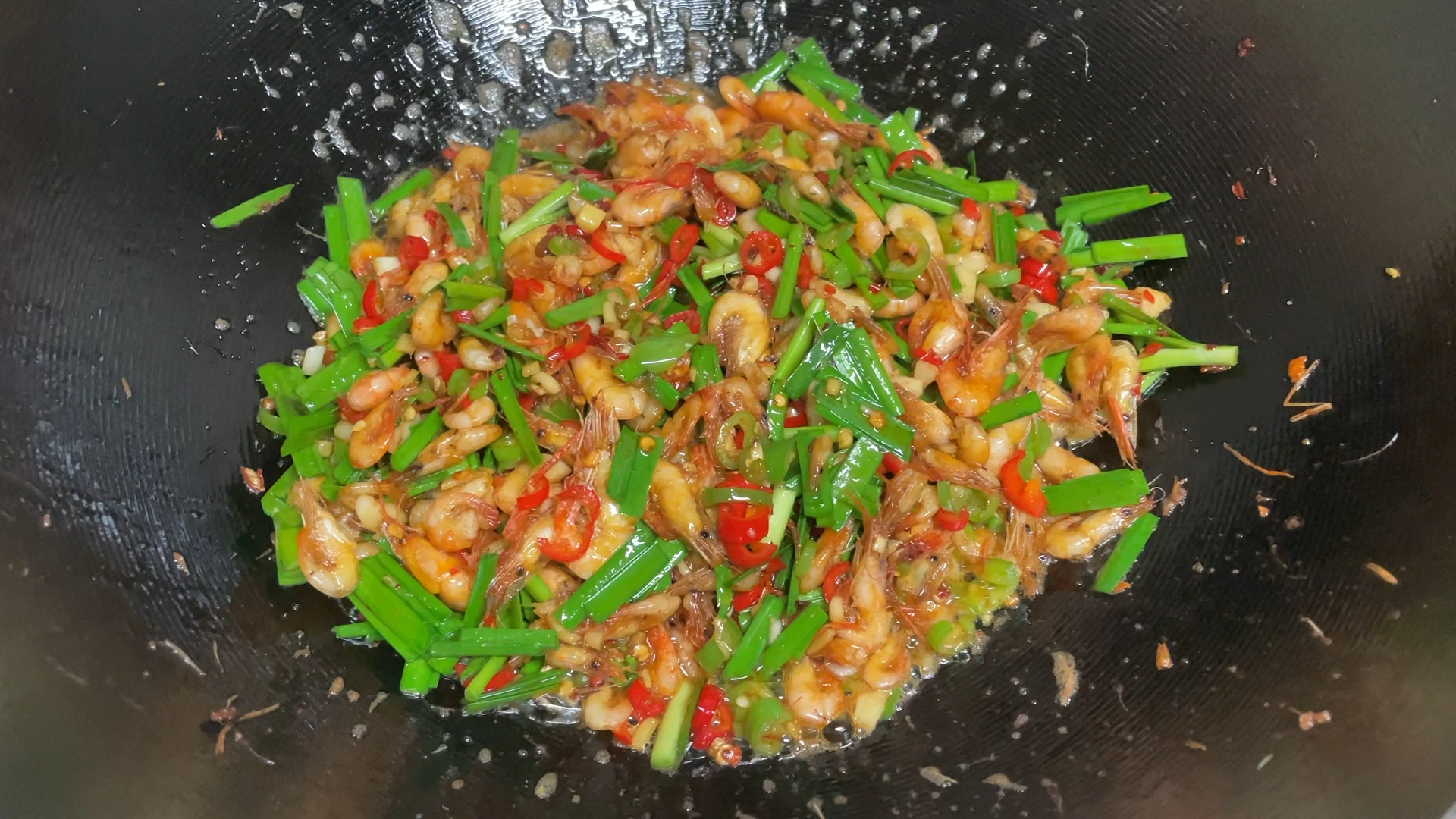韭菜炒河虾,美味极了