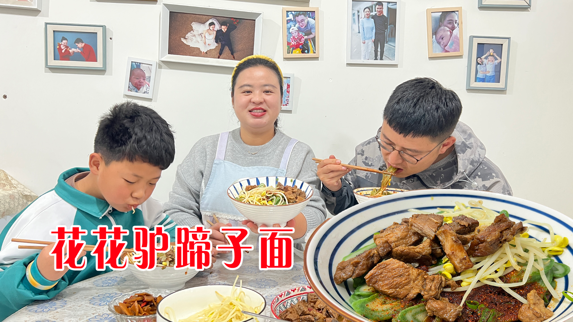 既是手擀面又是菠菜面的油泼花花驴蹄子面,口感劲道陕西人的最爱