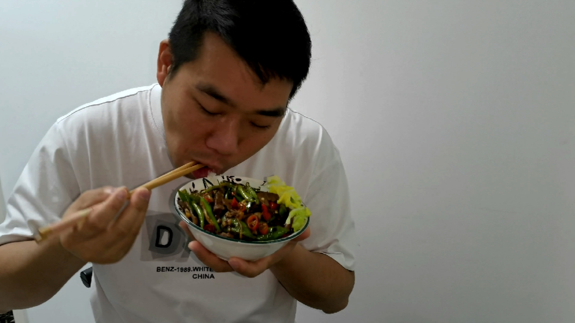 5块钱的尖椒炒猪肝,两种食材炒一锅,和米饭拌一起,下饭是一绝