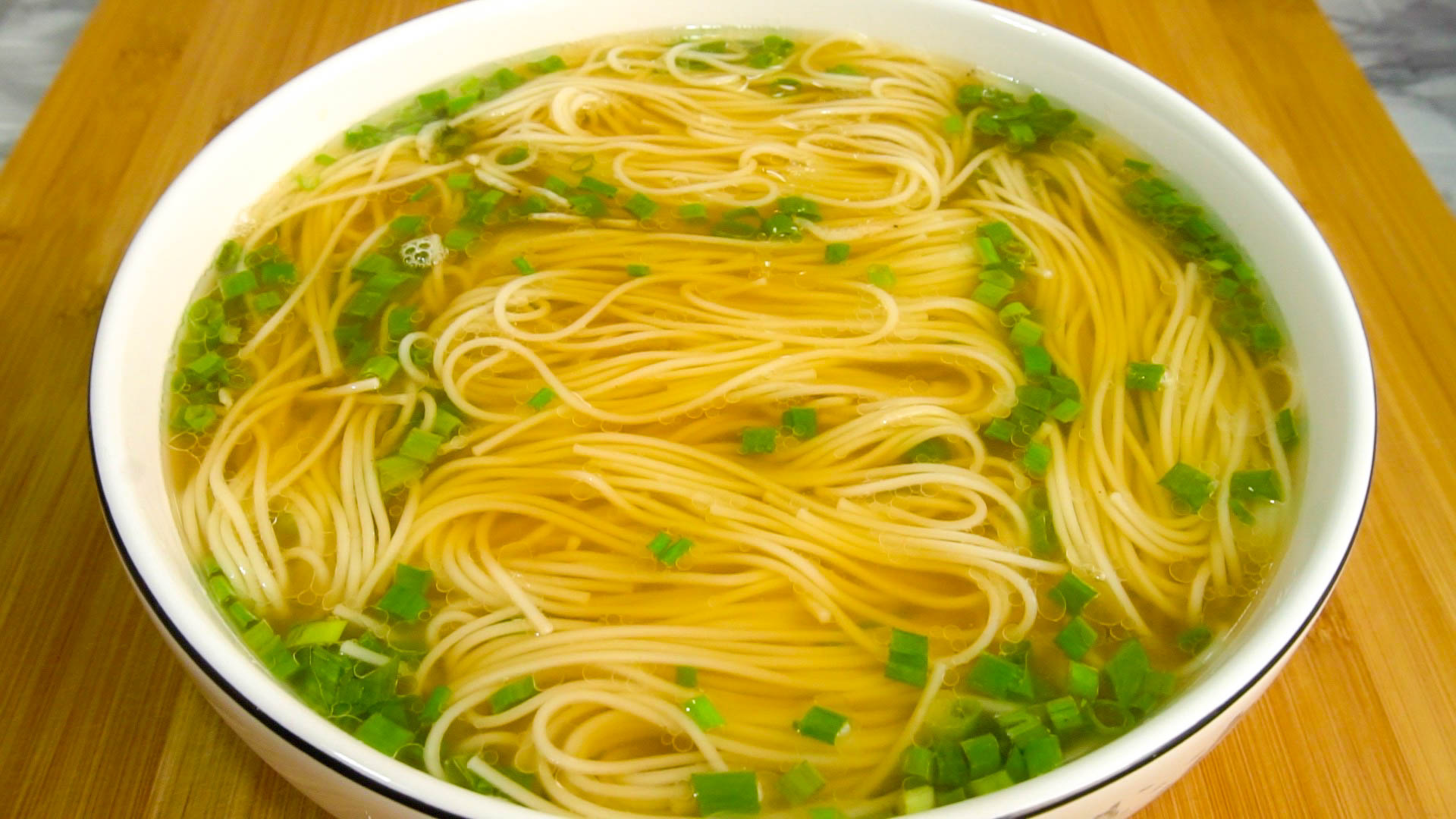 同样都是煮面条，为啥家人不爱吃？教你一个汤料搭配，早晨吃不腻